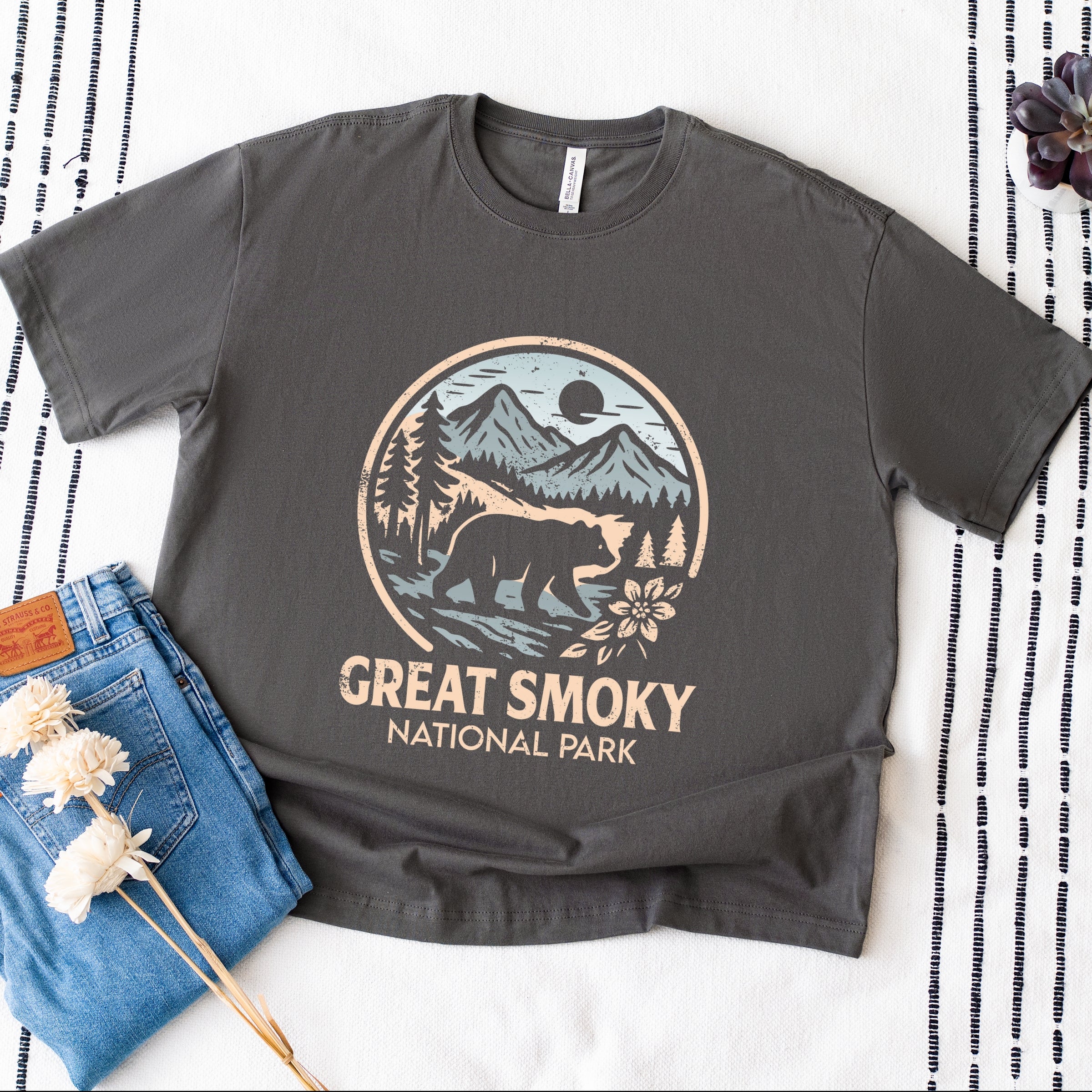 Great Smoky National Park Two-Toned Circle - Women's Heavyweight Graphic T-Shirt