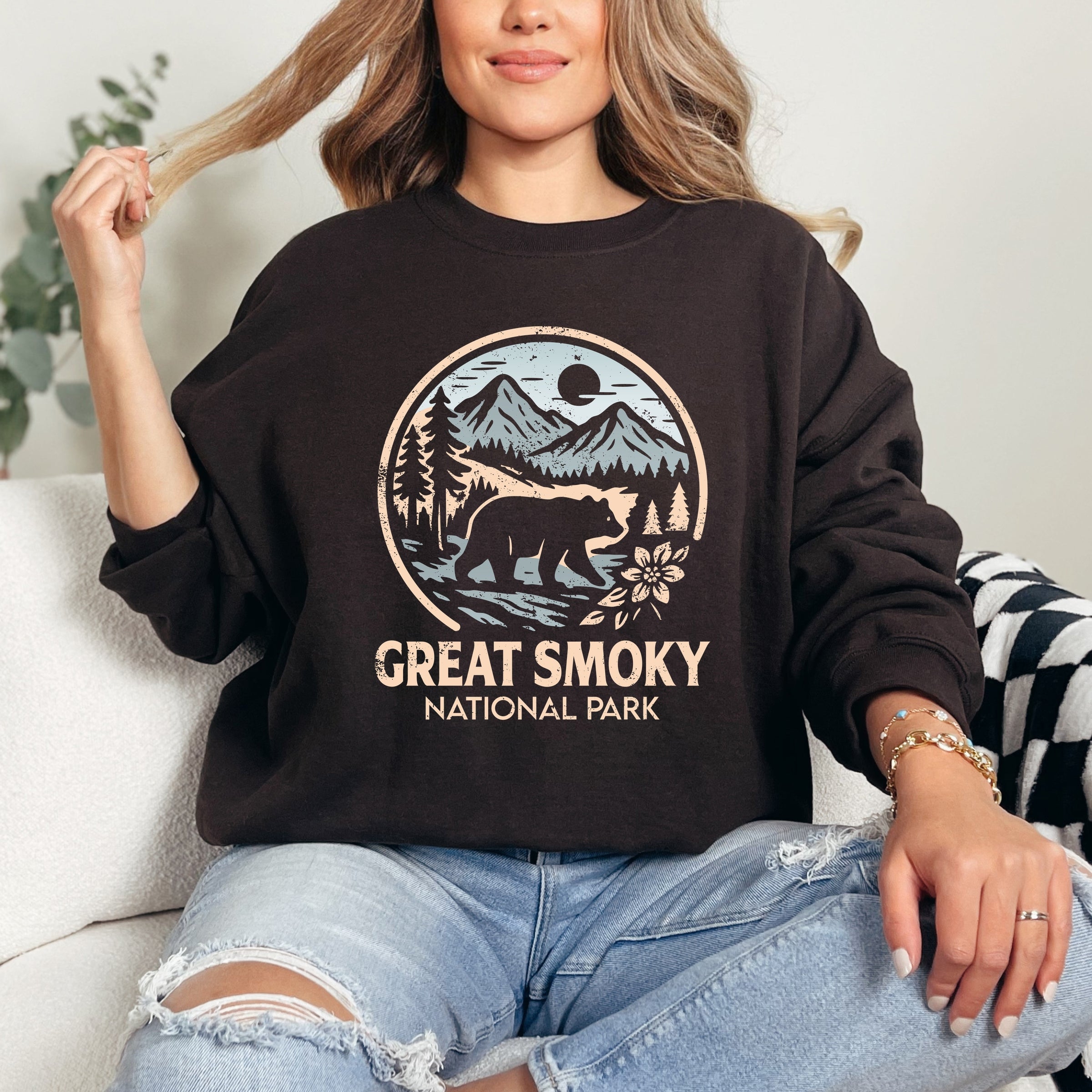 Great Smoky National Park Two-Toned Circle - Women's Graphic Sweatshirt