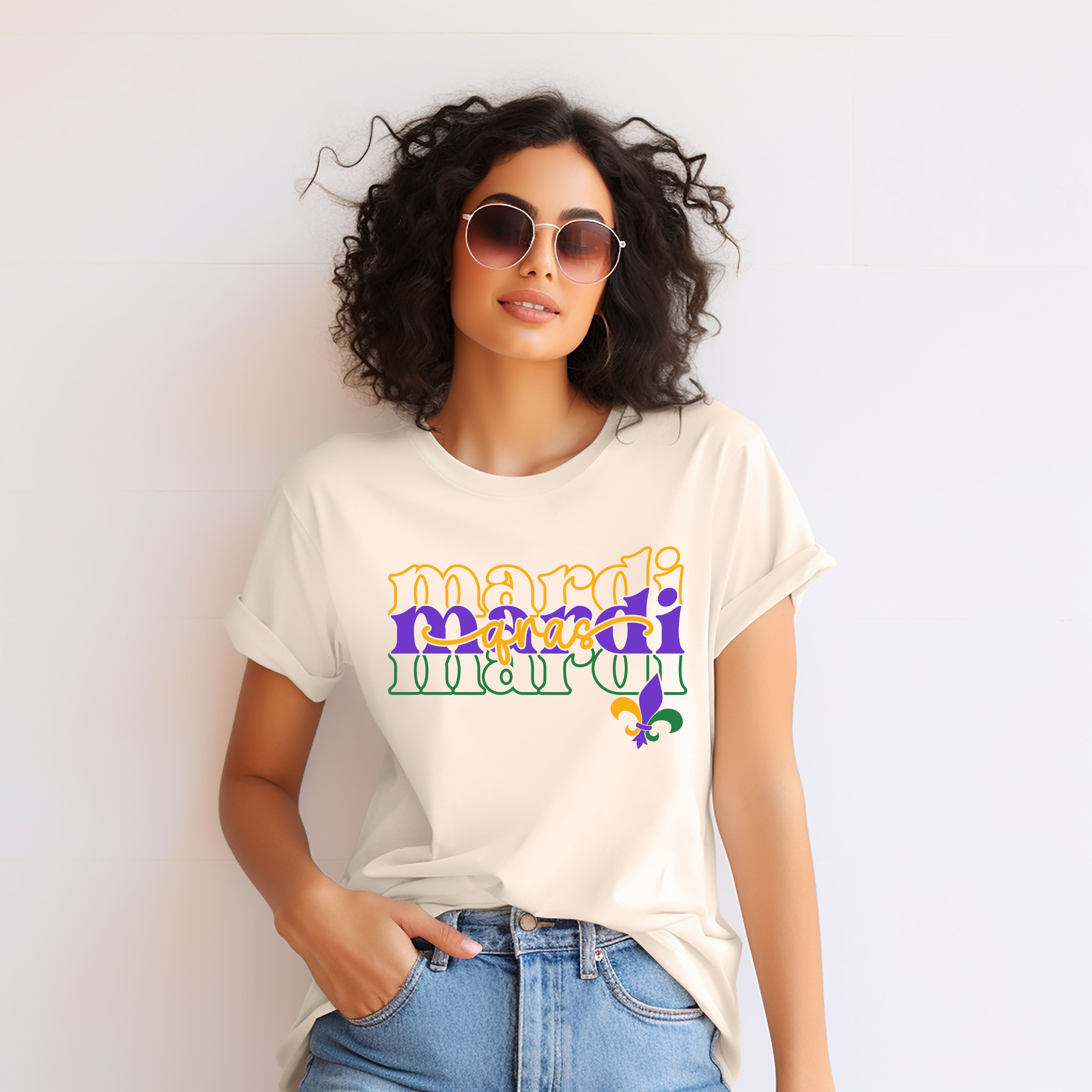 Mardi Stacked Cursive | Short Sleeve Crew Neck