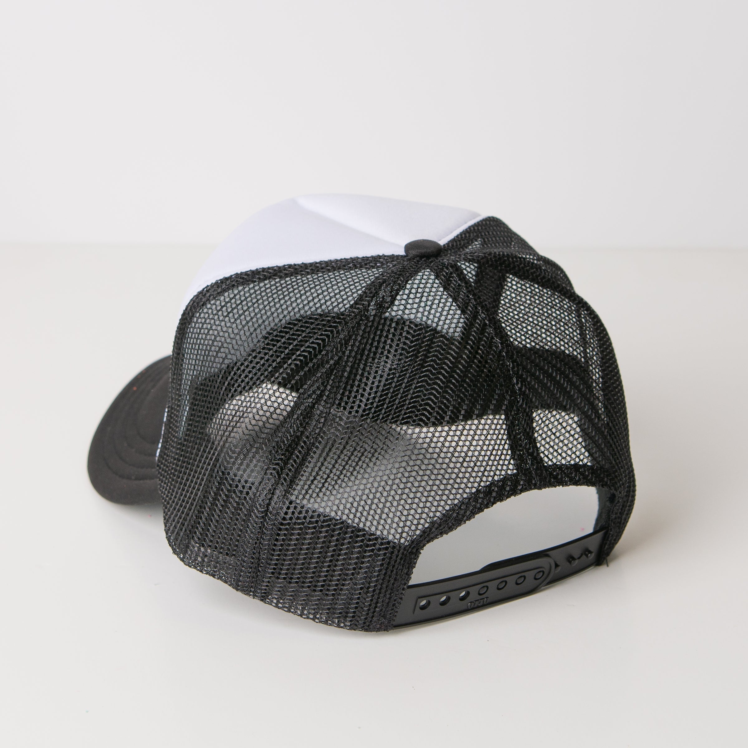 EMB413LB_F-FTH White Black