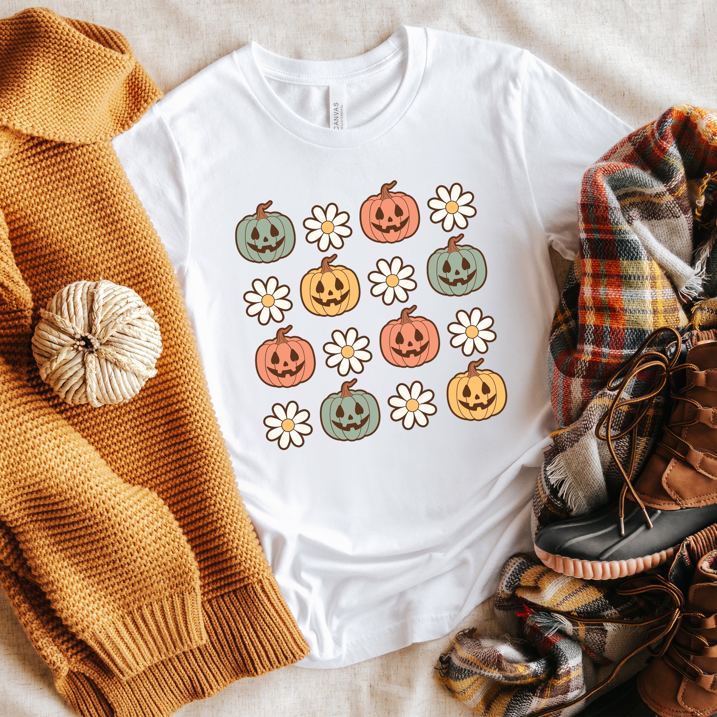 Pumpkin Daisies | Short Sleeve Crew Neck