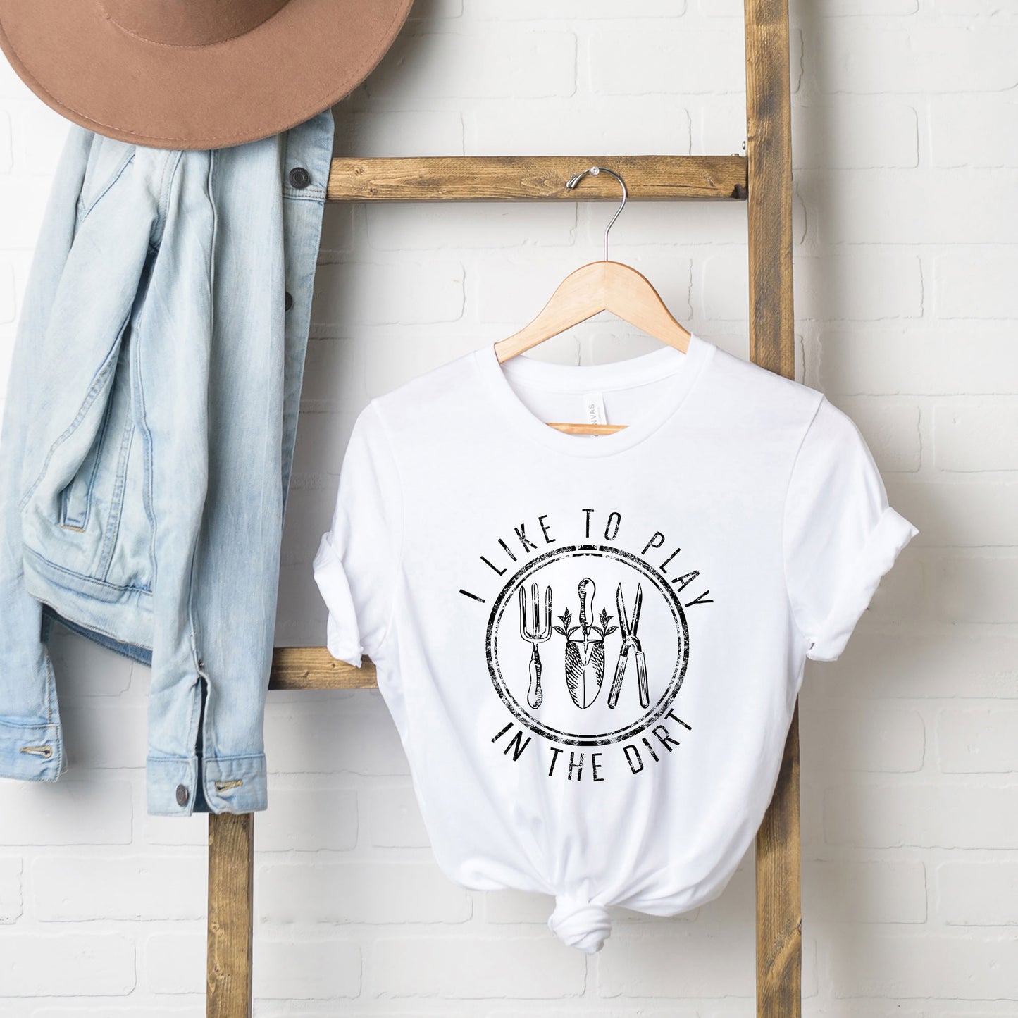 I Like To Play In The Dirt | Short Sleeve Graphic Tee