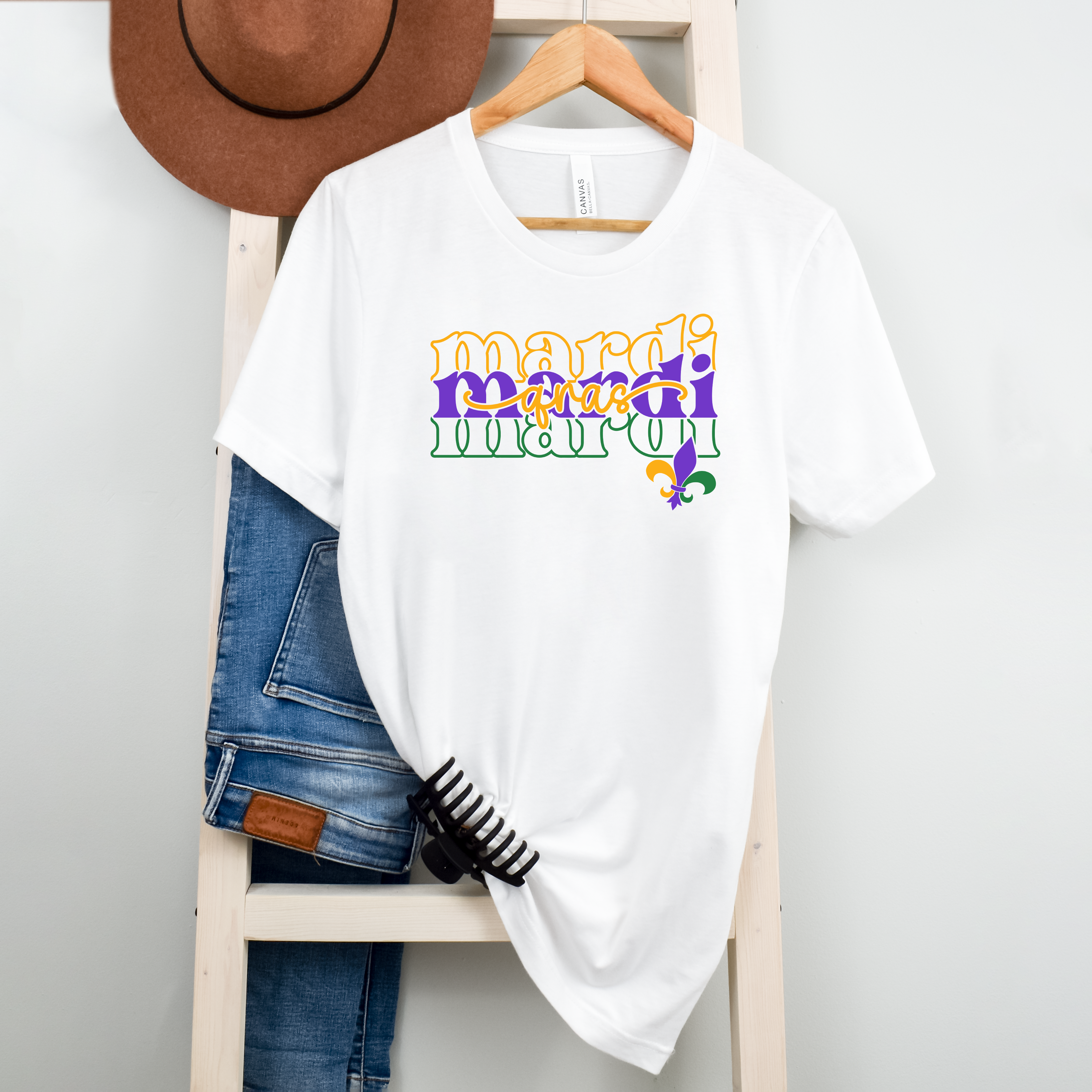 Mardi Stacked Cursive | Short Sleeve Crew Neck