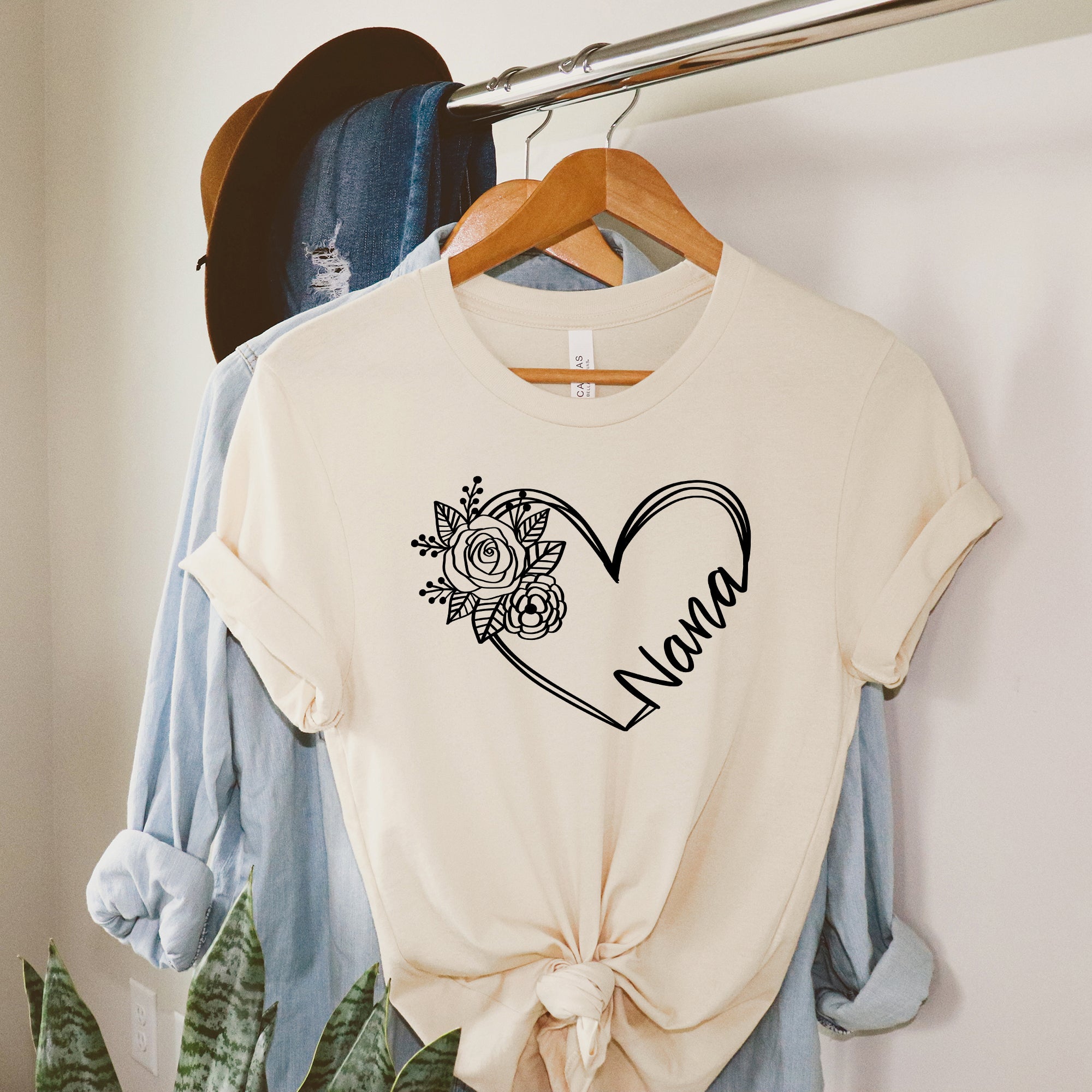 Nana Heart Outline | Short Sleeve Graphic Tee