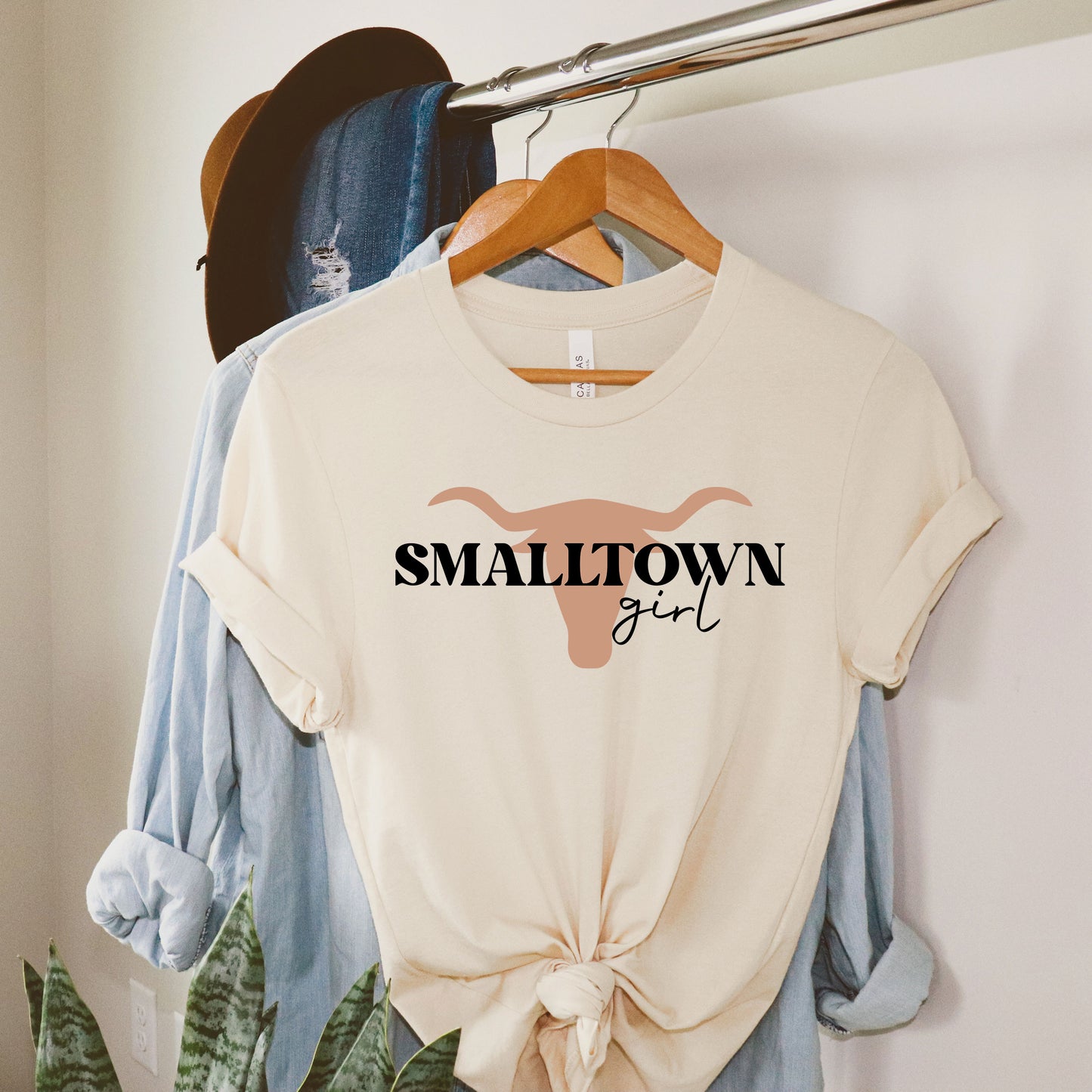 Small Town Girl Bull | Short Sleeve Graphic Tee