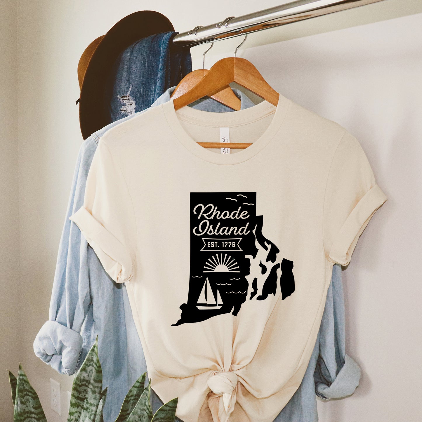 Rhode Island Vintage | Short Sleeve Graphic Tee