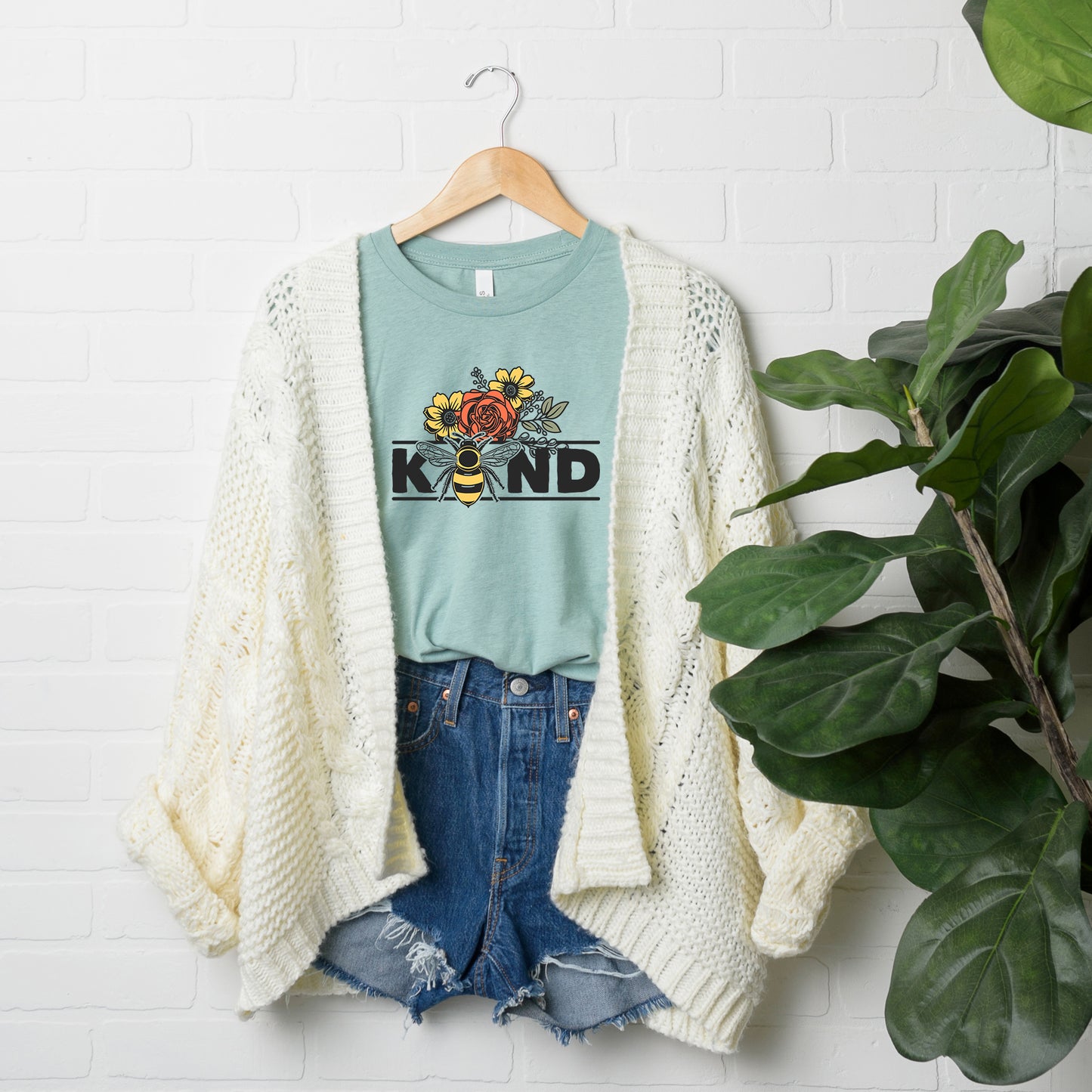 Bee Kind Floral | Short Sleeve Graphic Tee