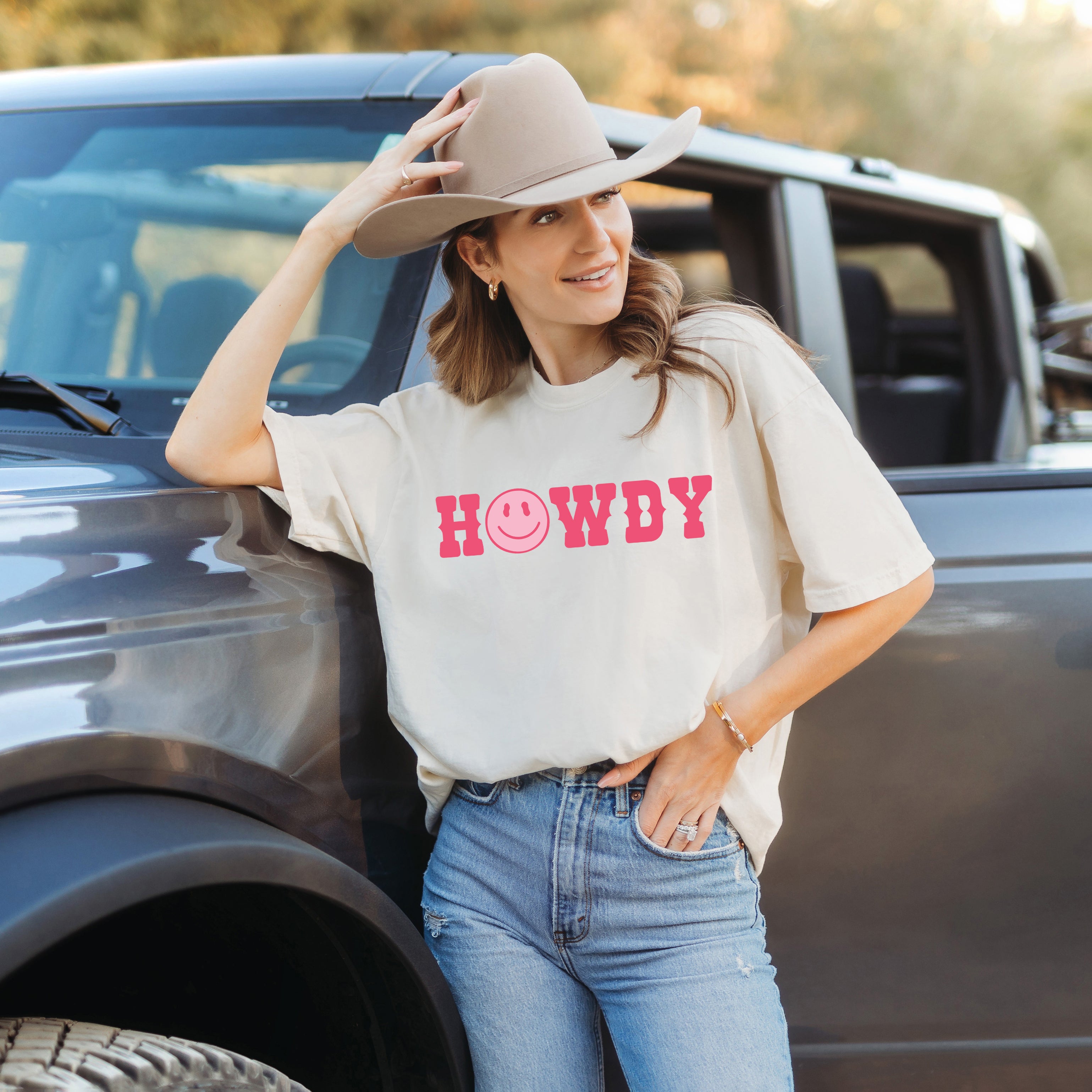 Howdy Smiley Face | Garment Dyed Tee