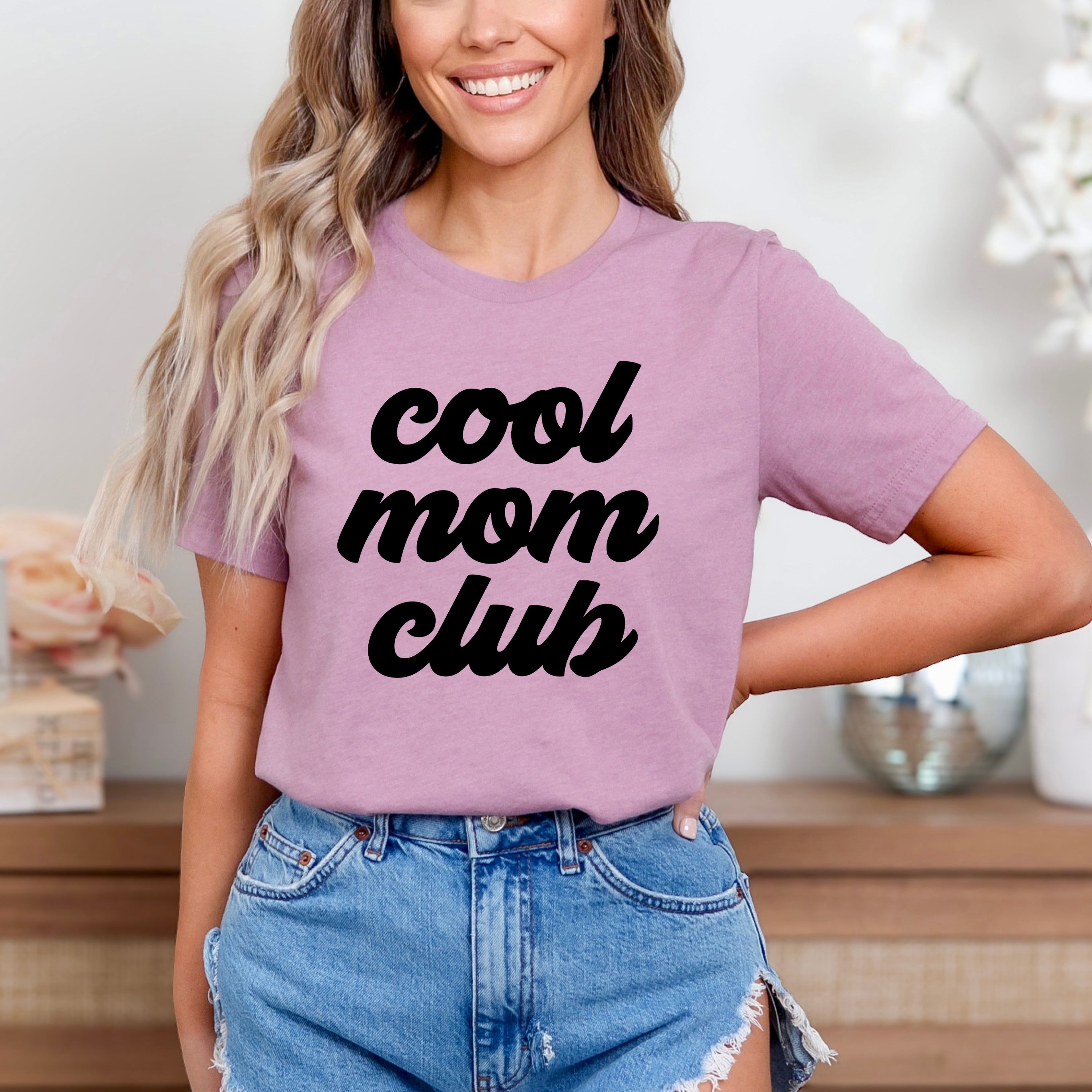 Cool Mom Club | Short Sleeve Graphic Tee