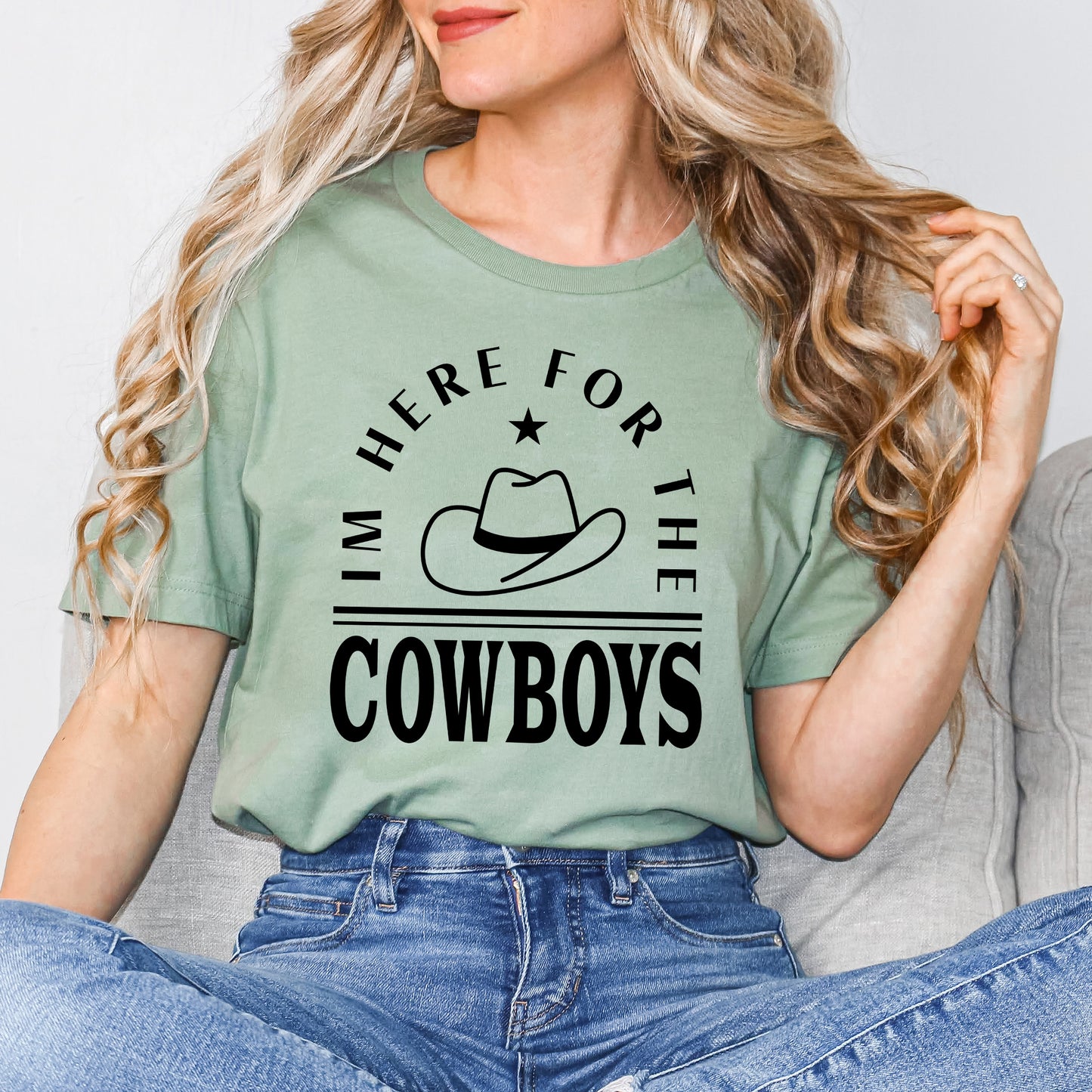 I'm Here For The Cowboys Hat | Short Sleeve Graphic Tee