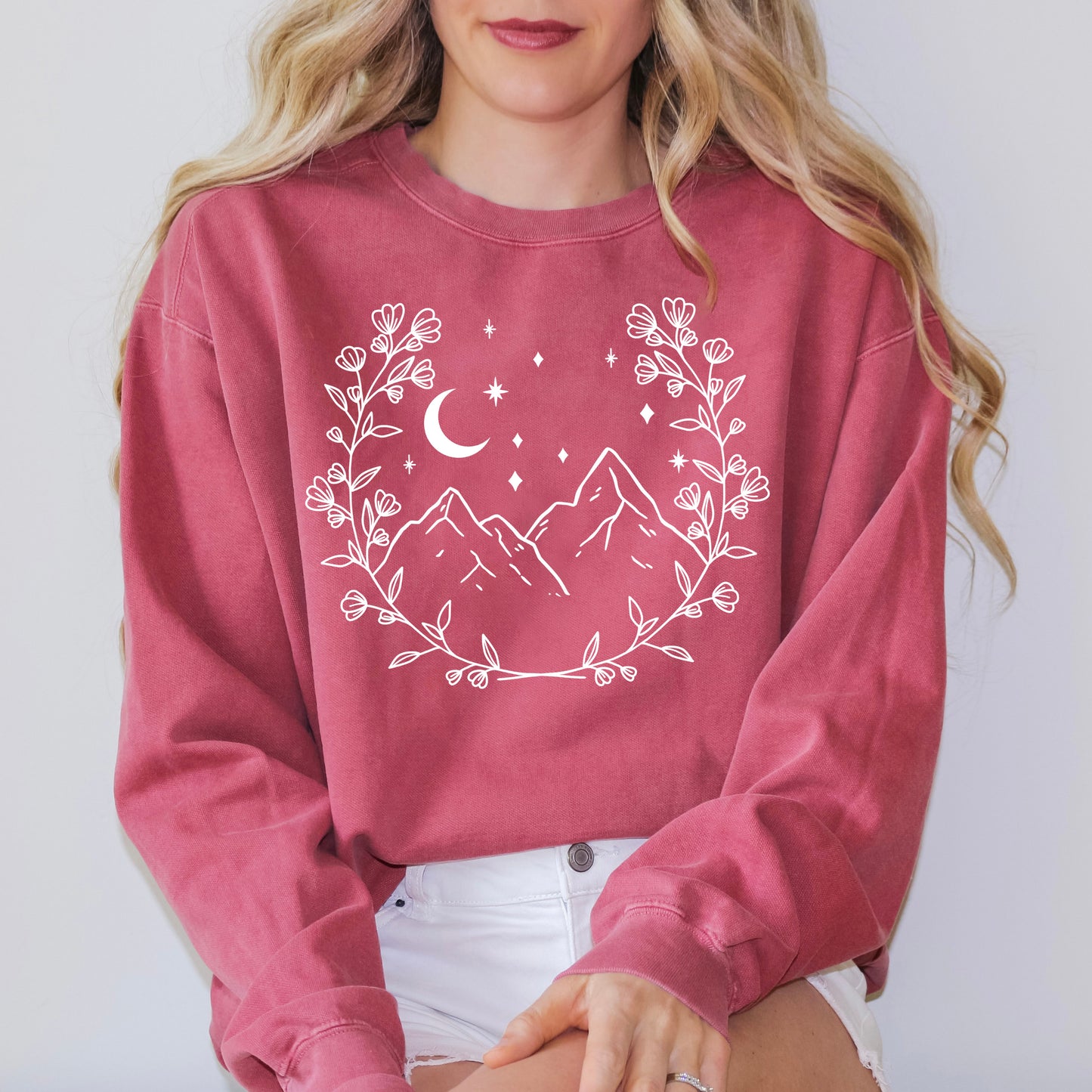 Mountain Wreath | Garment Dyed Sweatshirt