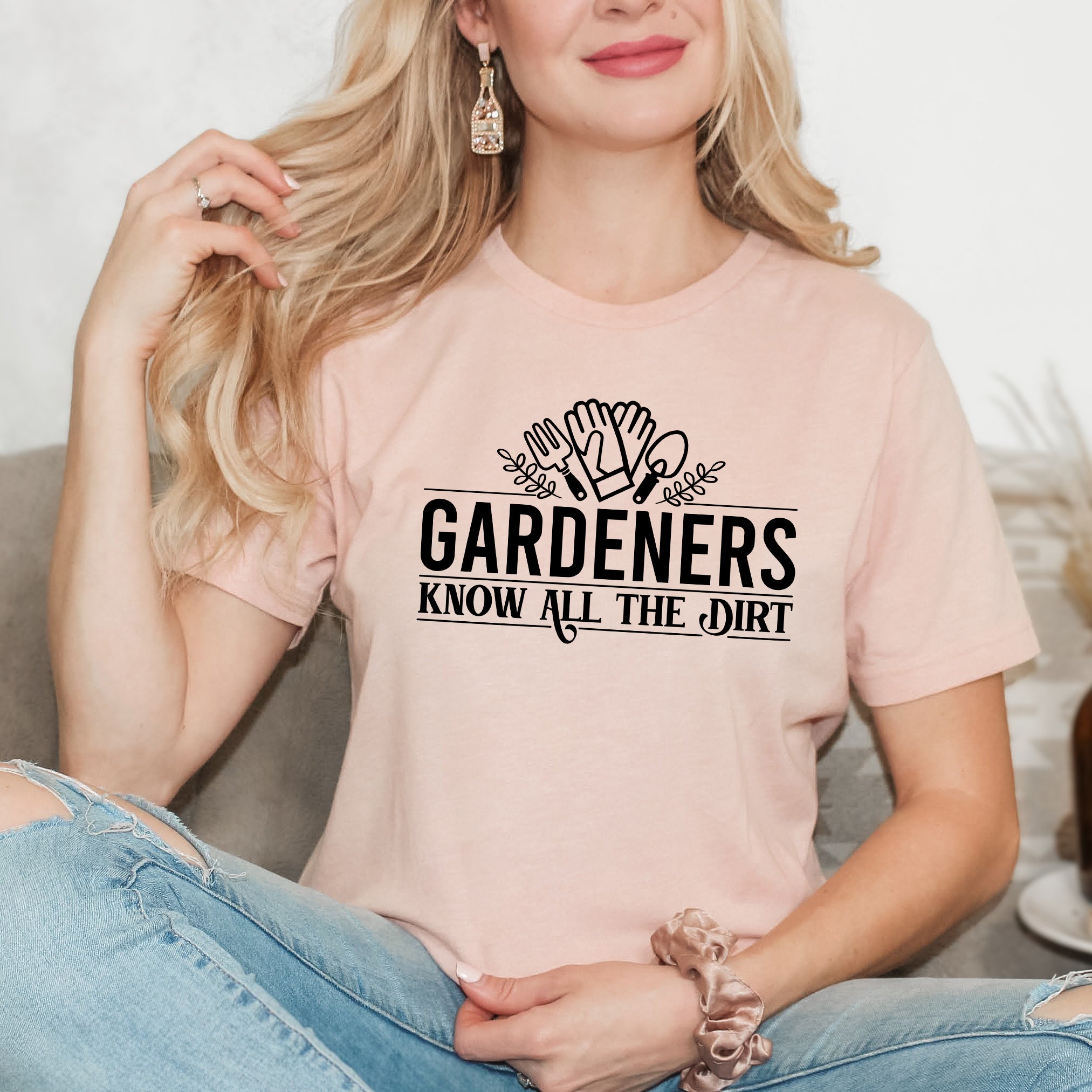 Know All The Dirt | Short Sleeve Graphic Tee