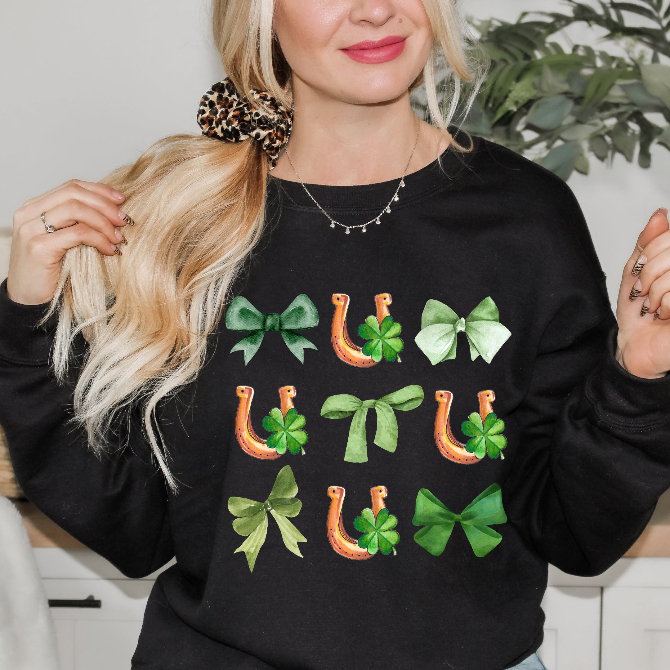 Coquette Horseshoe Chart | Sweatshirt
