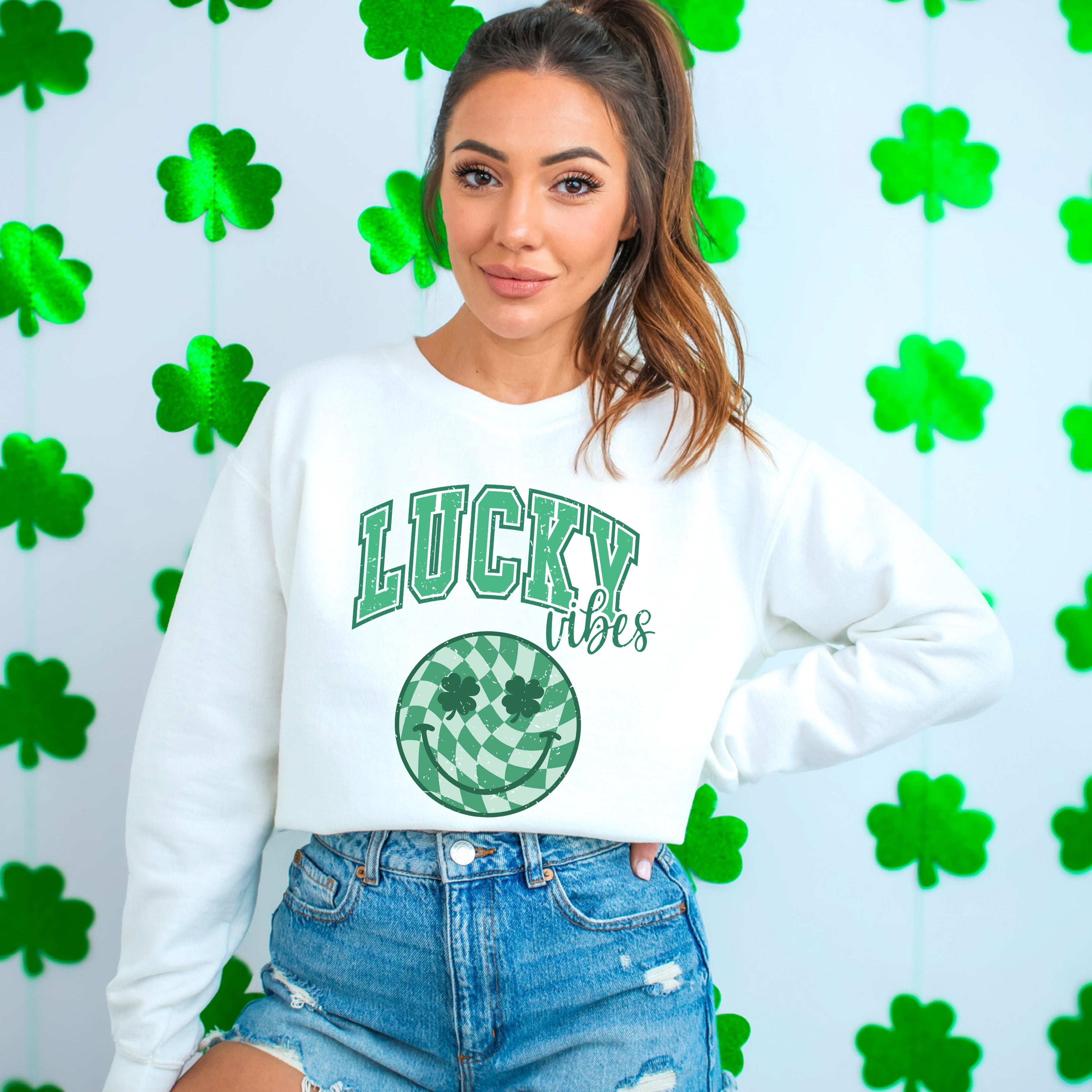 Lucky Vibes Smiley | Sweatshirt
