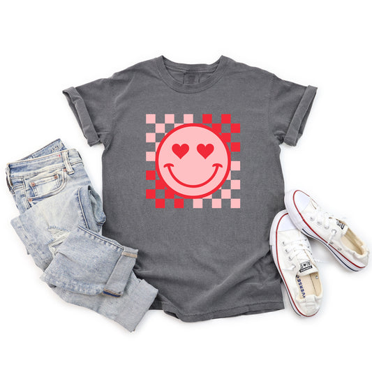 Checkered Heart Eyes Smiley | Garment Dyed Tee