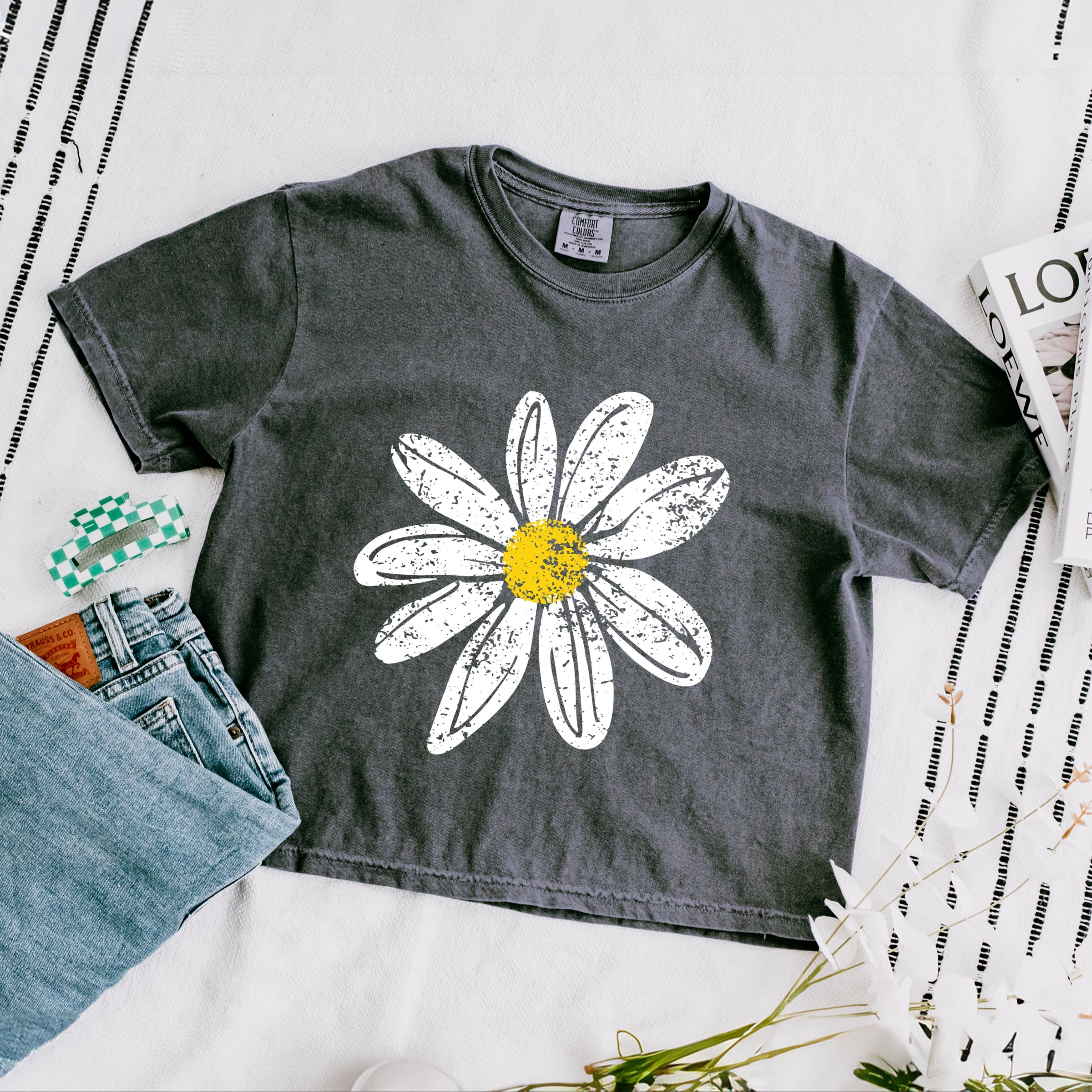 Daisy Distressed - Women's Boxy Crop Top Graphic T-Shirt