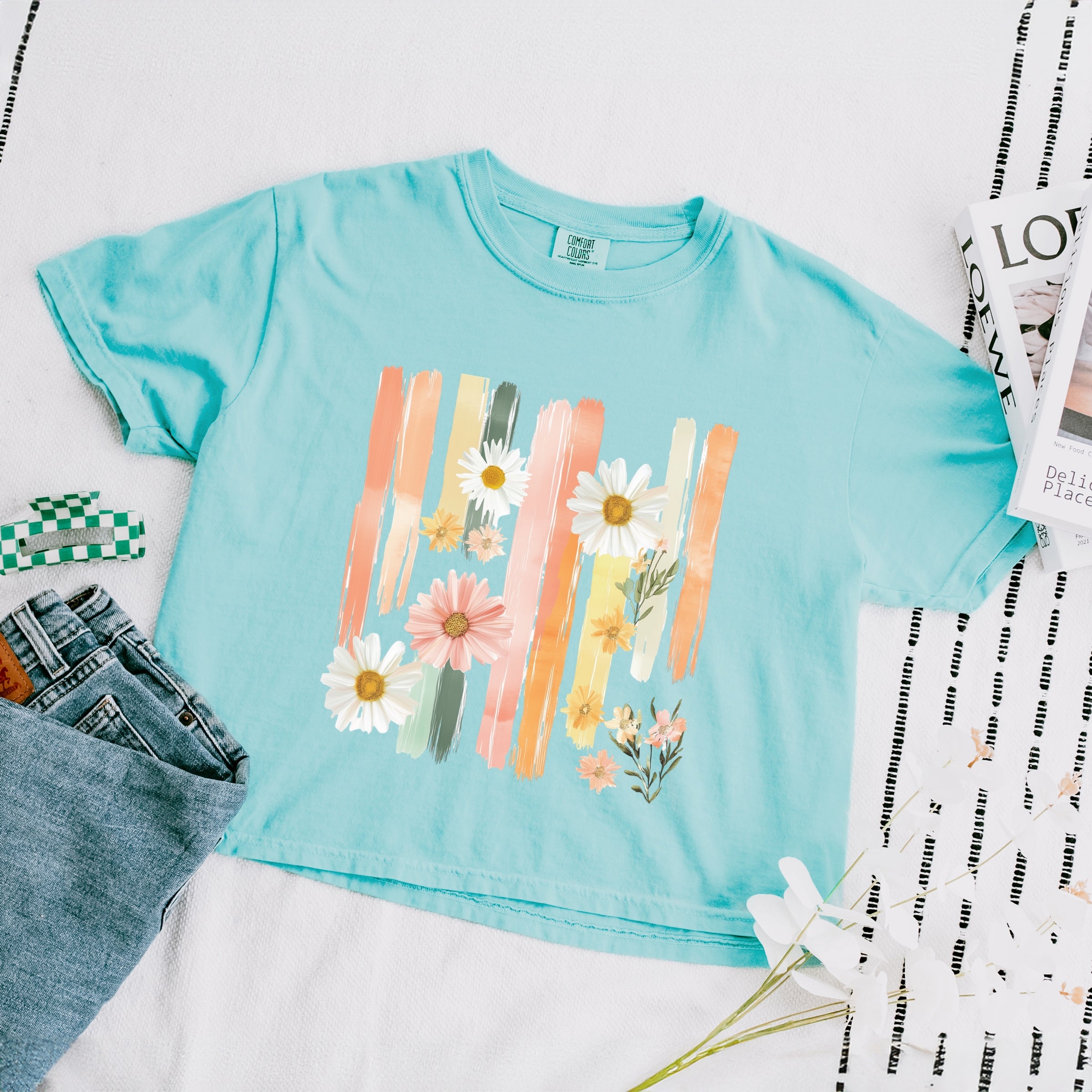 Daisies Stripes Faux Paint - Women's Boxy Crop Top Graphic T-Shirt