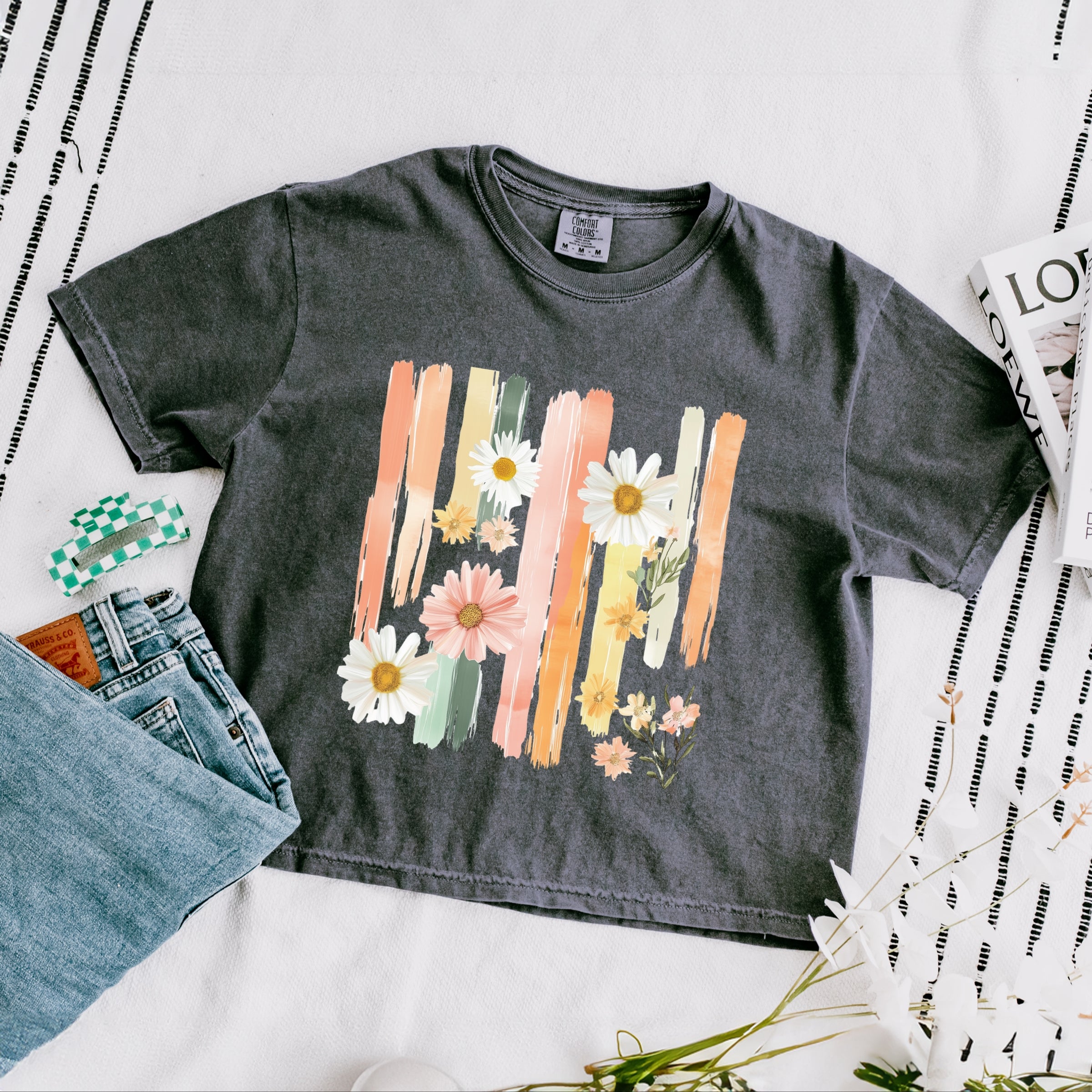 Daisies Stripes Faux Paint - Women's Boxy Crop Top Graphic T-Shirt