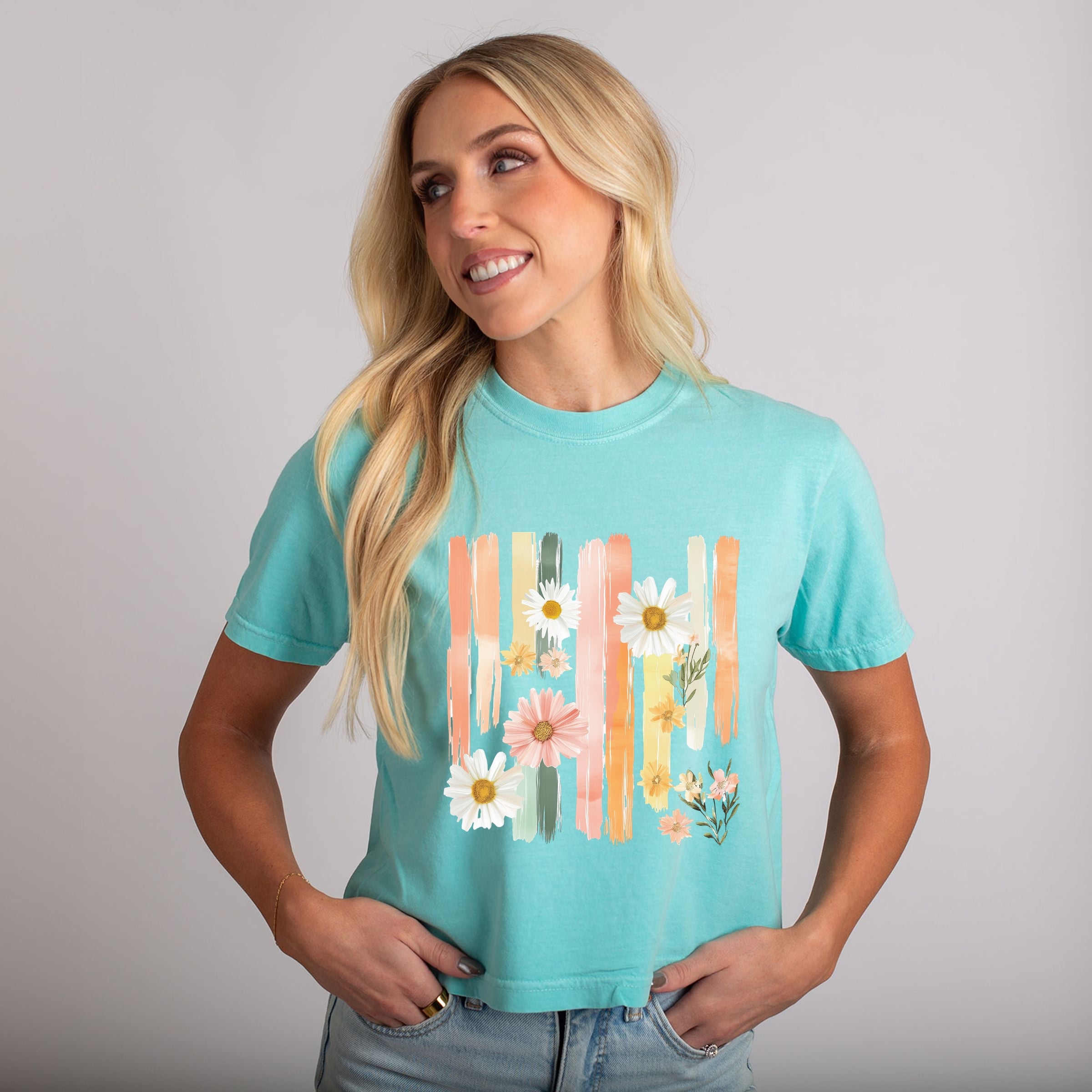 Daisies Stripes Faux Paint - Women's Boxy Crop Top Graphic T-Shirt