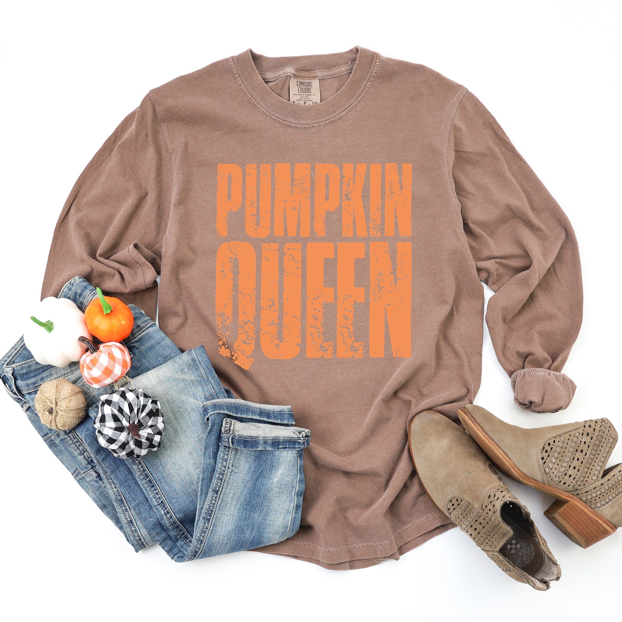 Pumpkin Queen Distressed - Women's Garment Dyed Long Sleeve Graphic T-Shirt