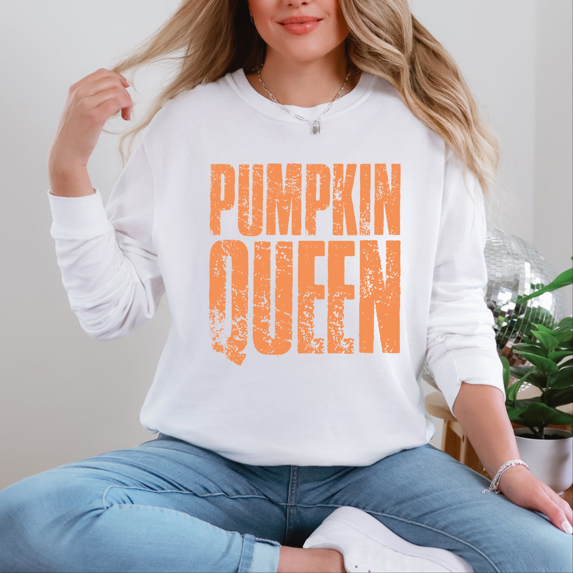 Pumpkin Queen Distressed - Women's Garment Dyed Long Sleeve Graphic T-Shirt