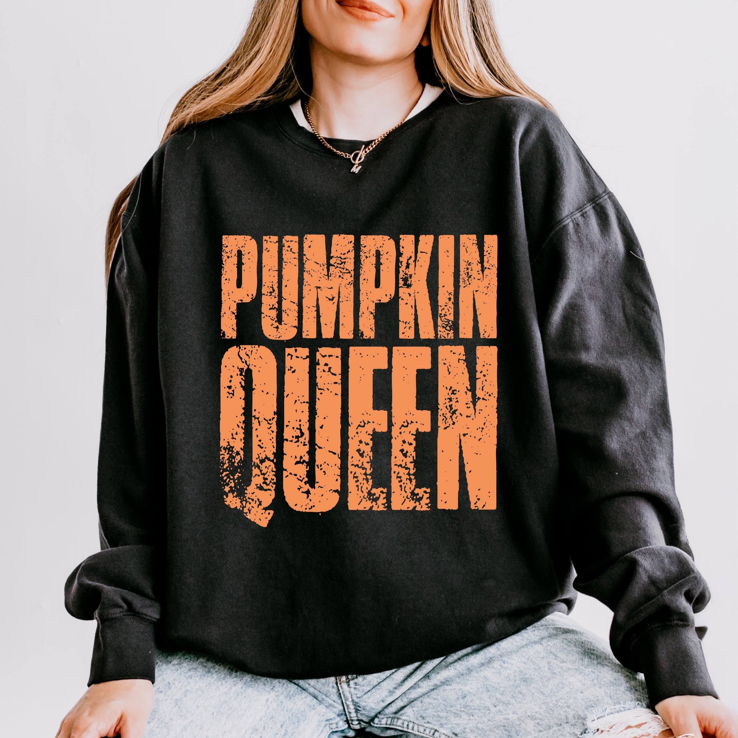 Pumpkin Queen Distressed - Women's Lightweight Garment Dyed Sweatshirt