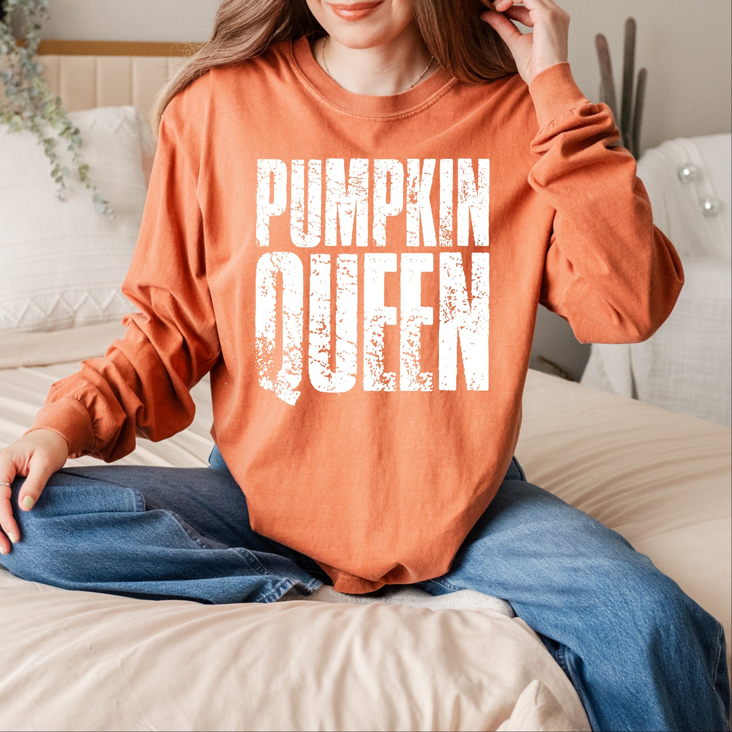 Pumpkin Queen Distressed - Women's Garment Dyed Long Sleeve Graphic T-Shirt