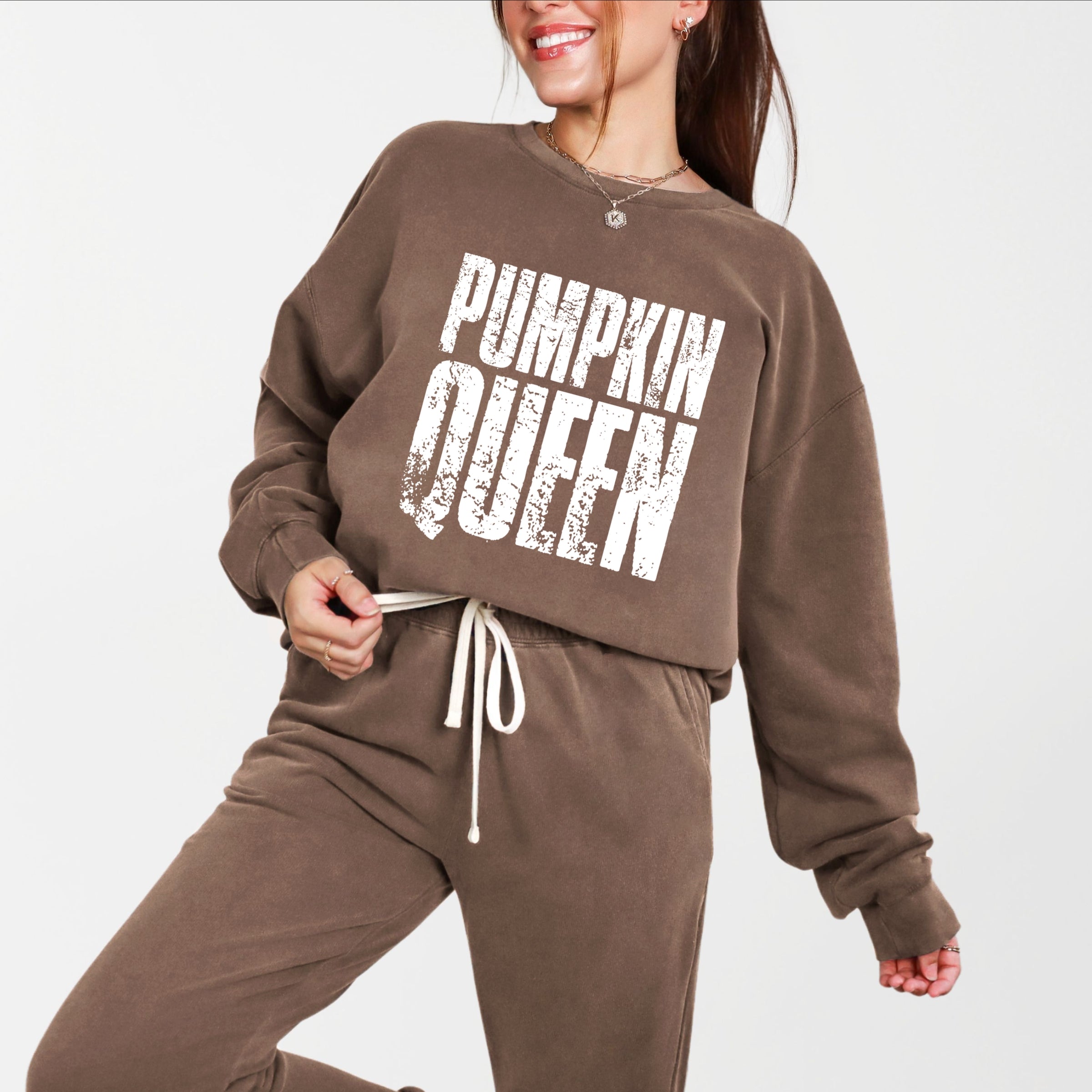 Pumpkin Queen Distressed - Women's Lightweight Garment Dyed Sweatshirt