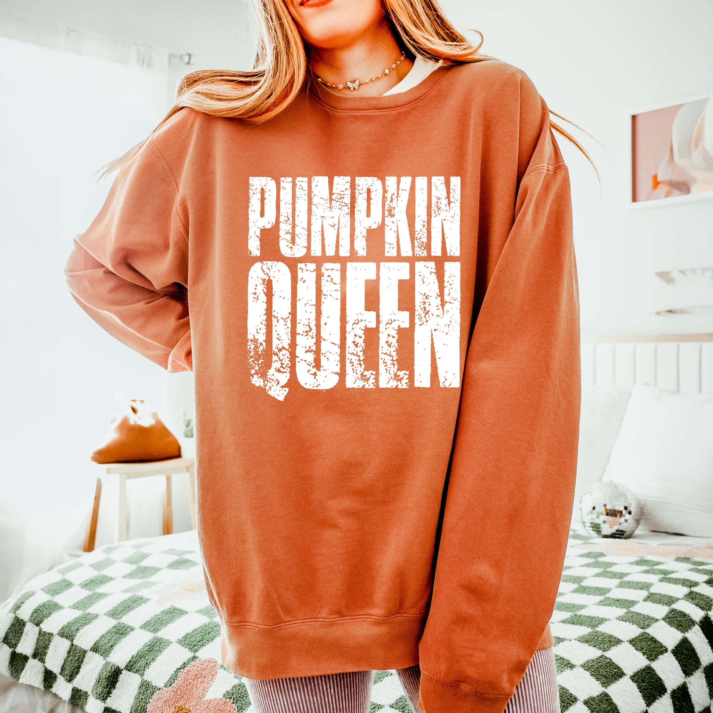 Pumpkin Queen Distressed - Women's Lightweight Garment Dyed Sweatshirt