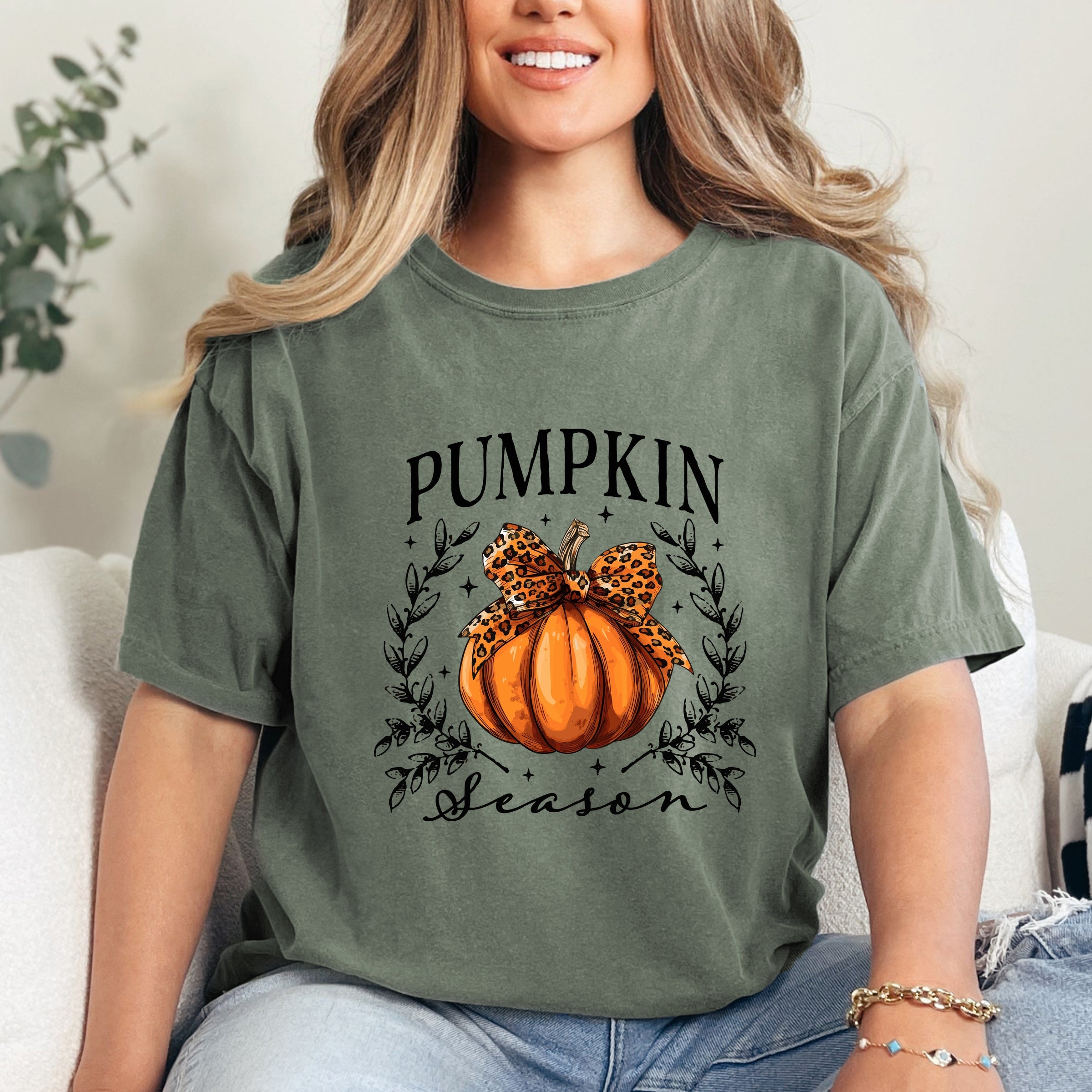 Pumpkin Season Leopard Bow - Women's Garment Dyed Graphic T-Shirt