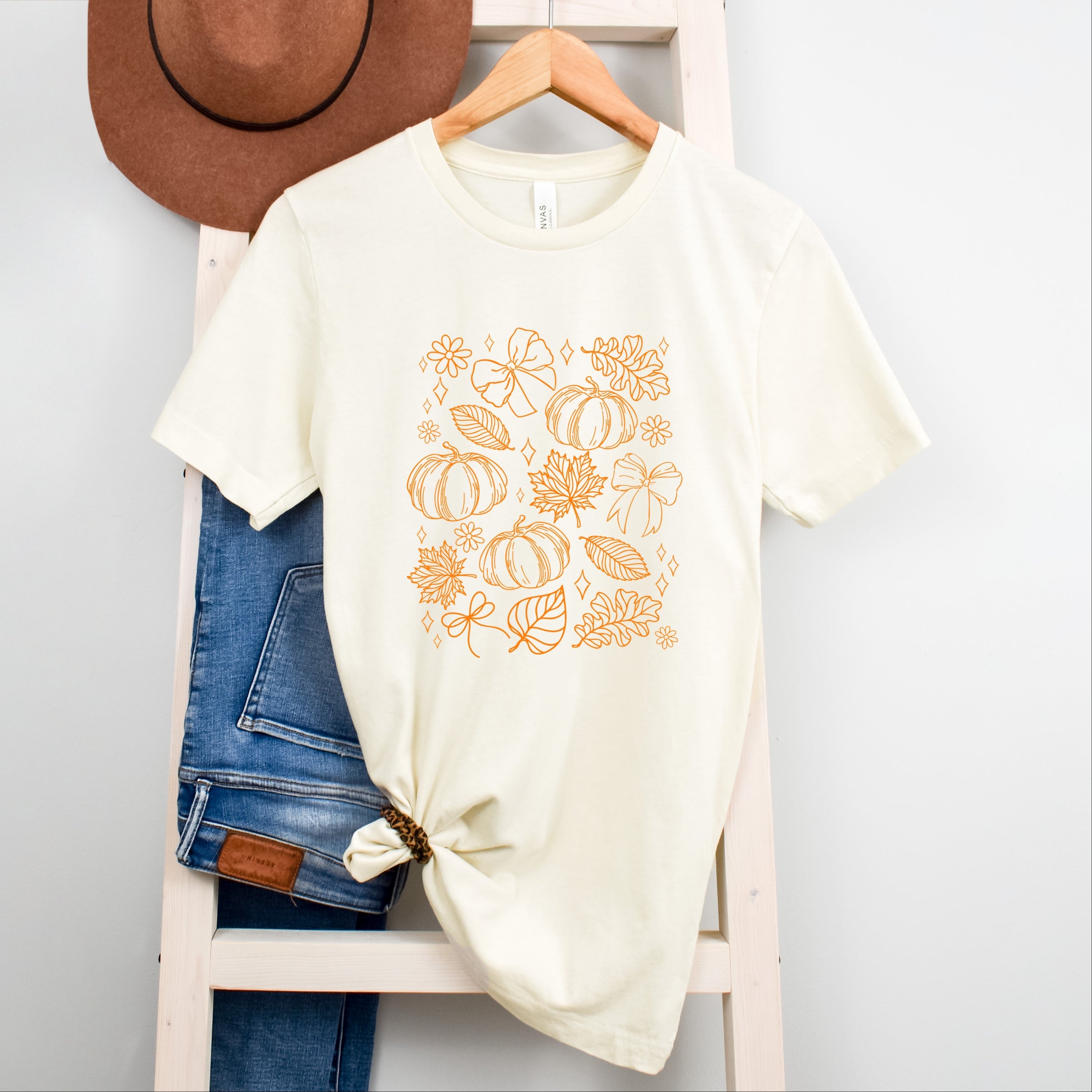 Fall Decorations Outline - Women's Short Sleeve Graphic T-Shirt