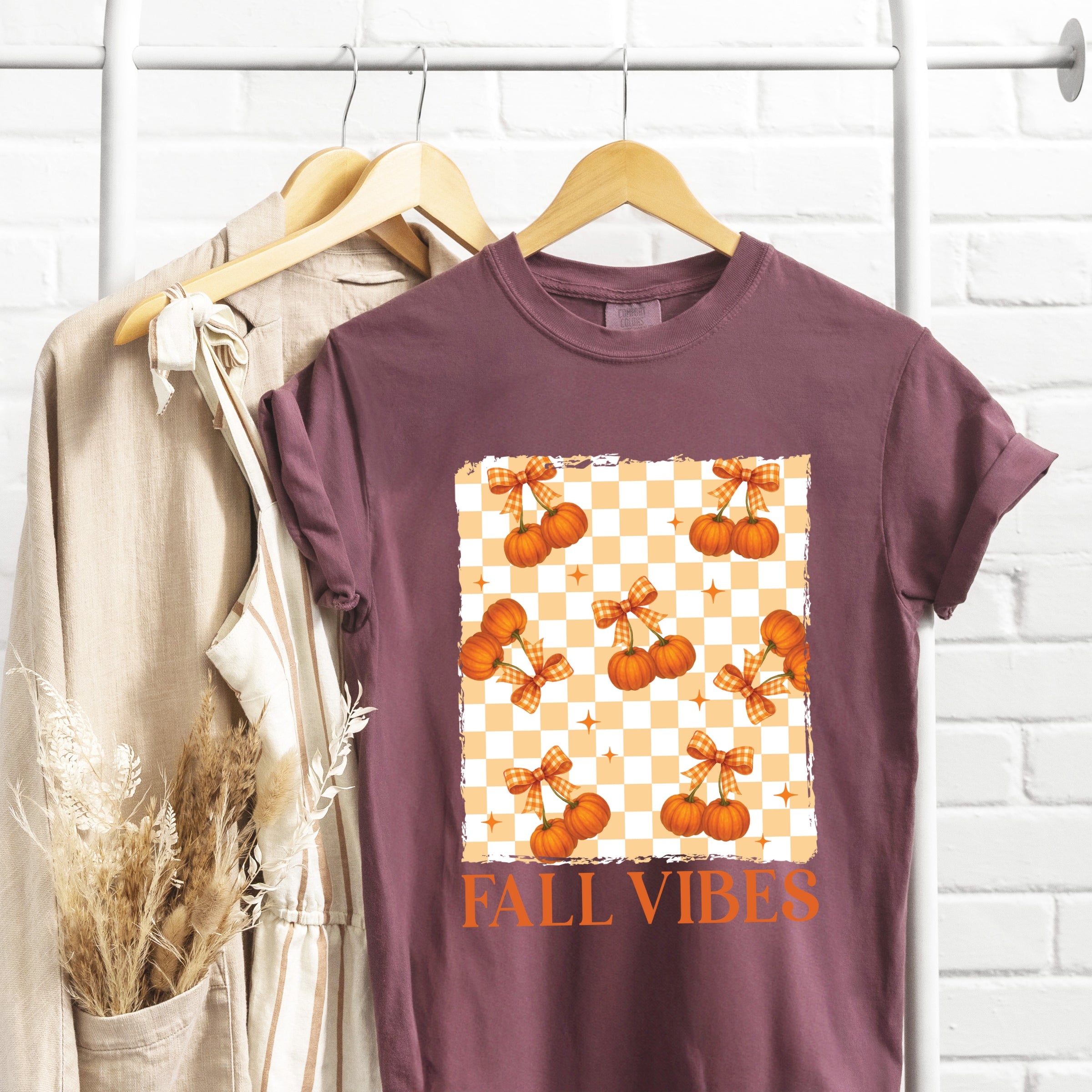 Fall Vibes Checked Pumpkins - Women's Garment Dyed Graphic T-Shirt