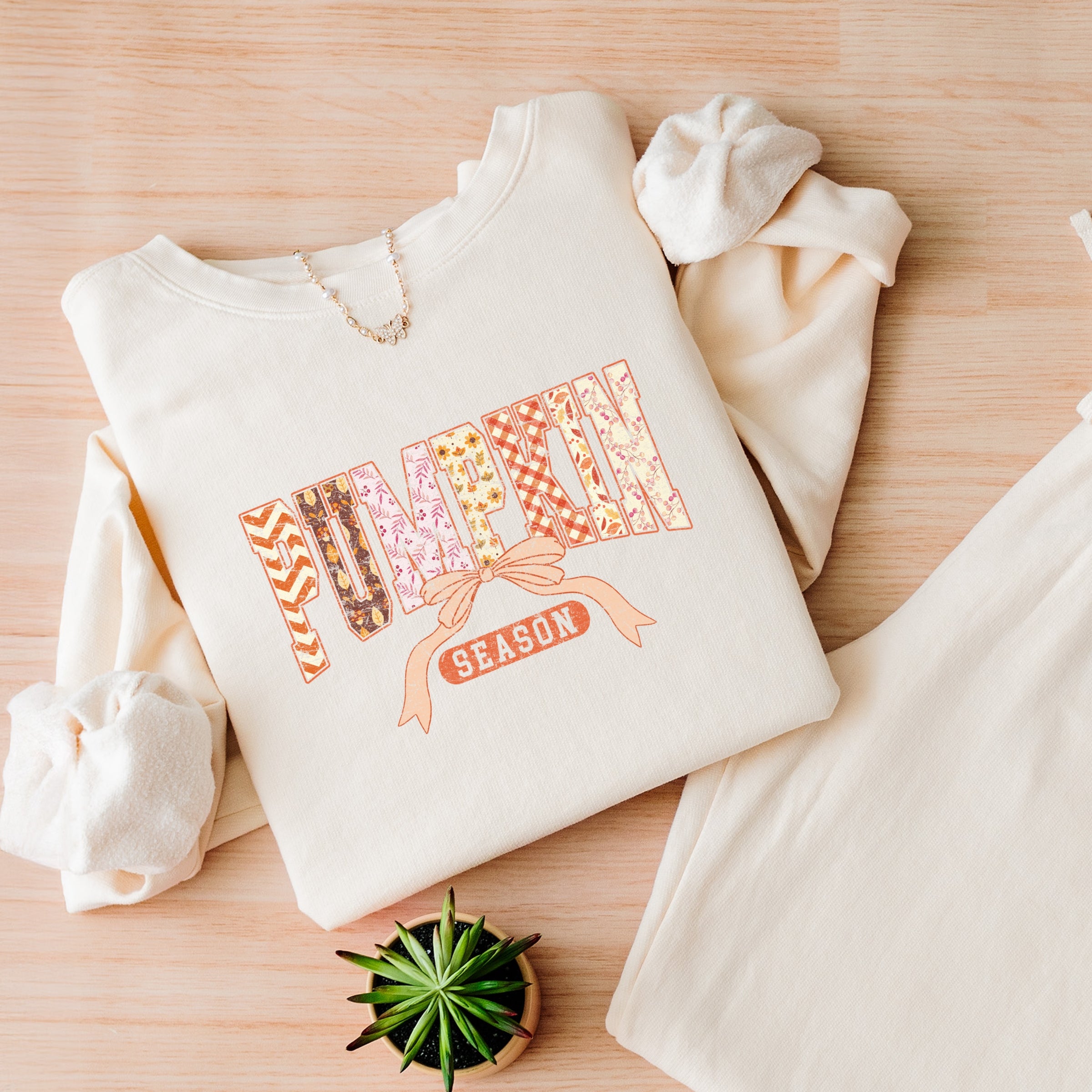 Pumpkin Season Patterns - Womens Lightweight Garment Dyed Sweatshirt