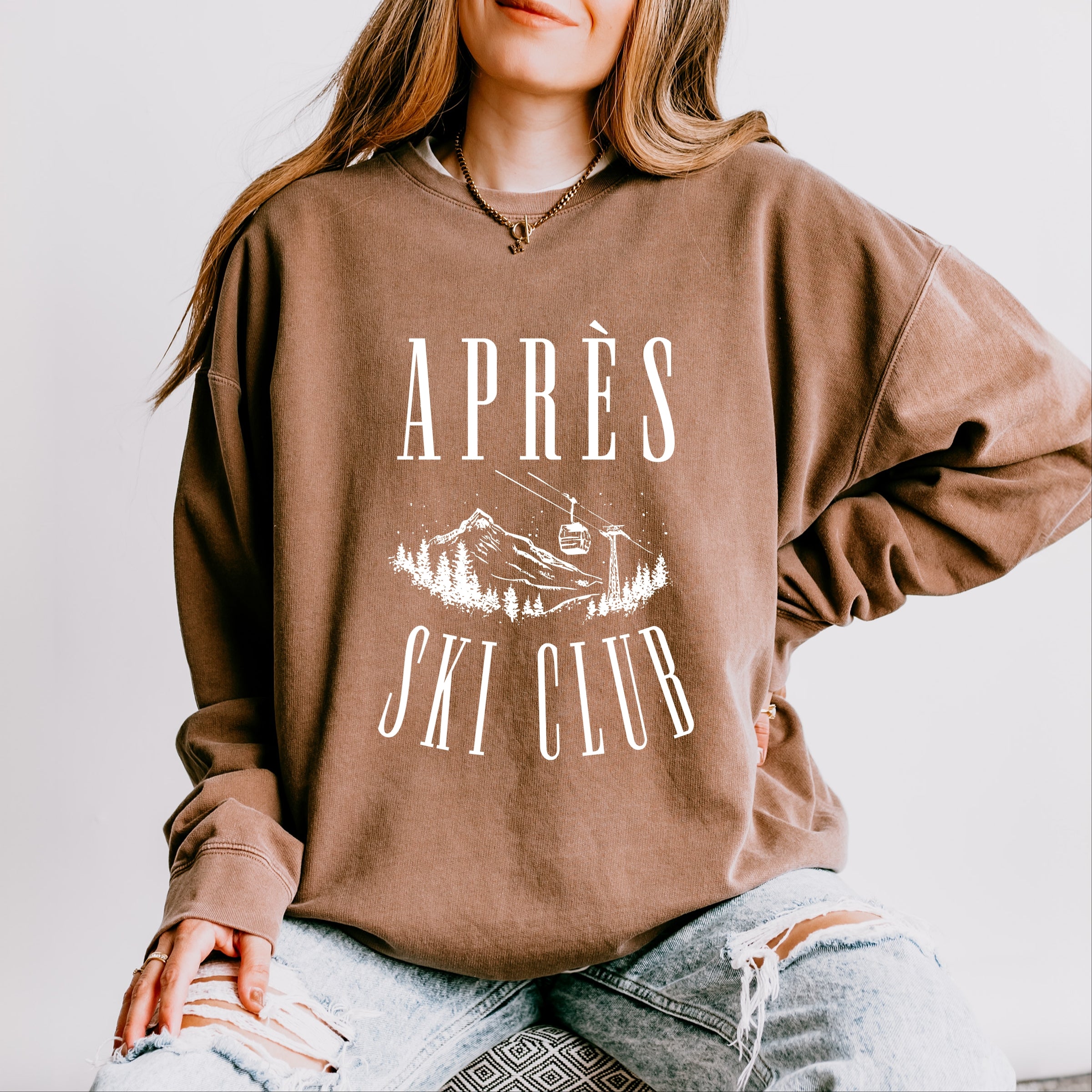 Aprés Ski Lift Outline - Women's Lightweight Garment Dyed Sweatshirt