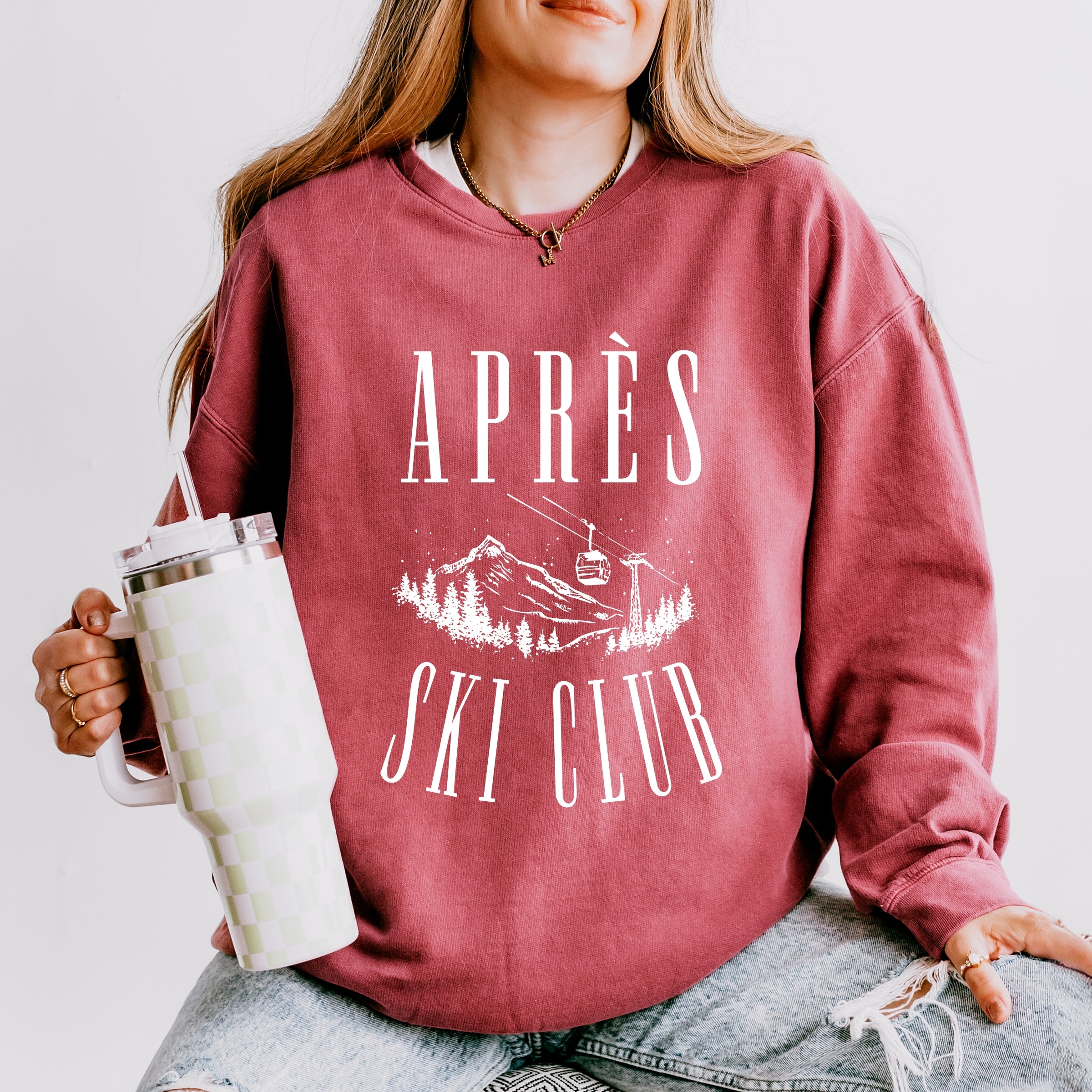 Aprés Ski Lift Outline - Women's Lightweight Garment Dyed Sweatshirt