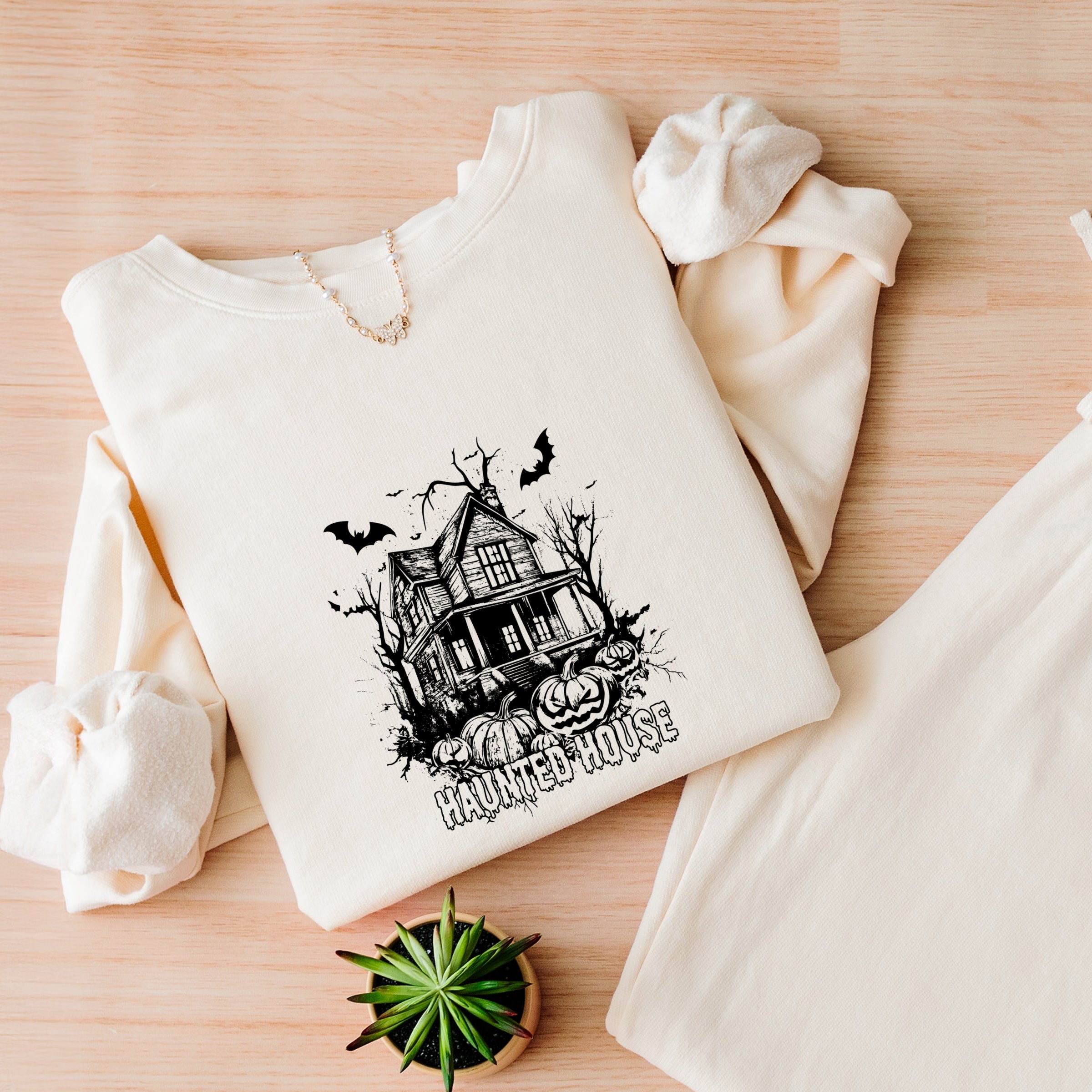 Haunted House Pumpkins And Bats - Lightweight Garment Dyed Sweatshirt