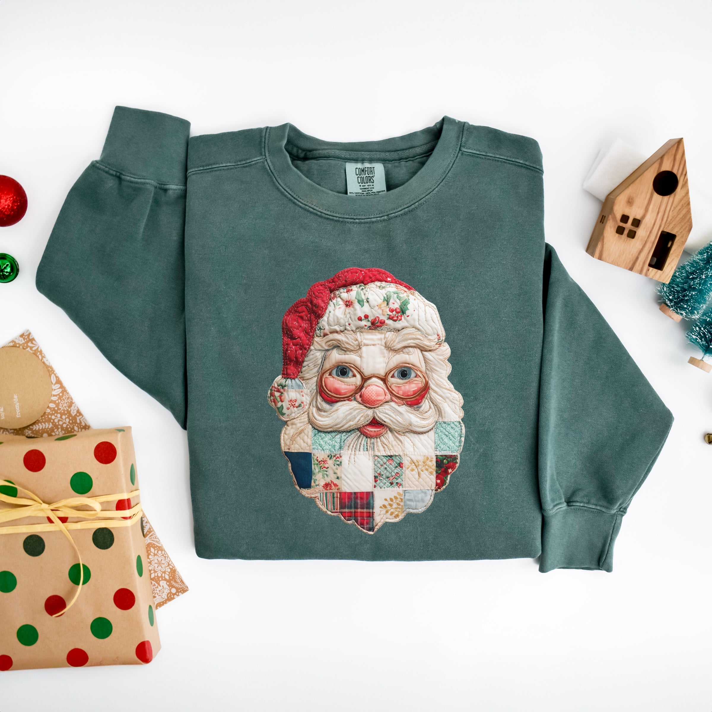 Santa Face Patchwork Print - Women's Garment Dyed Sweatshirt