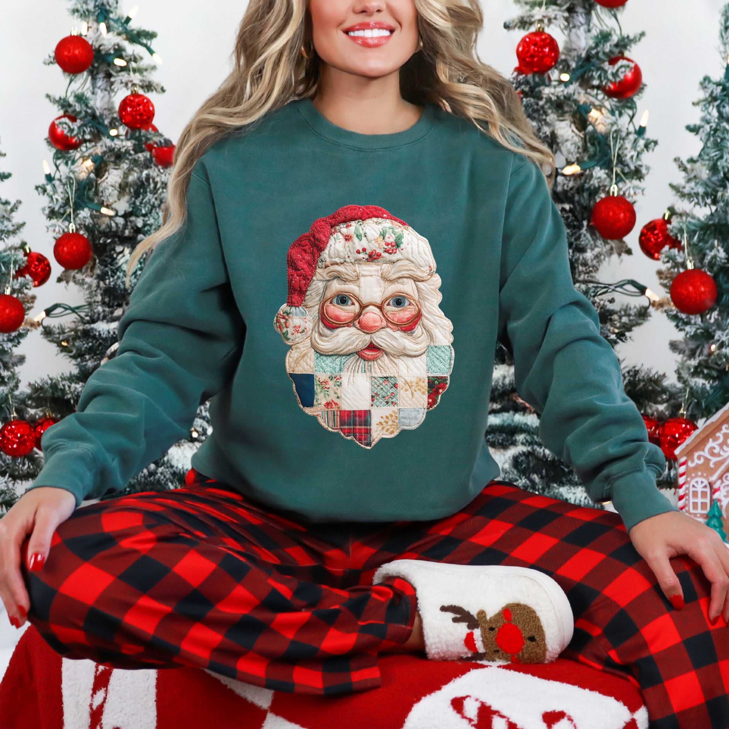 Santa Face Patchwork Print - Women's Garment Dyed Sweatshirt