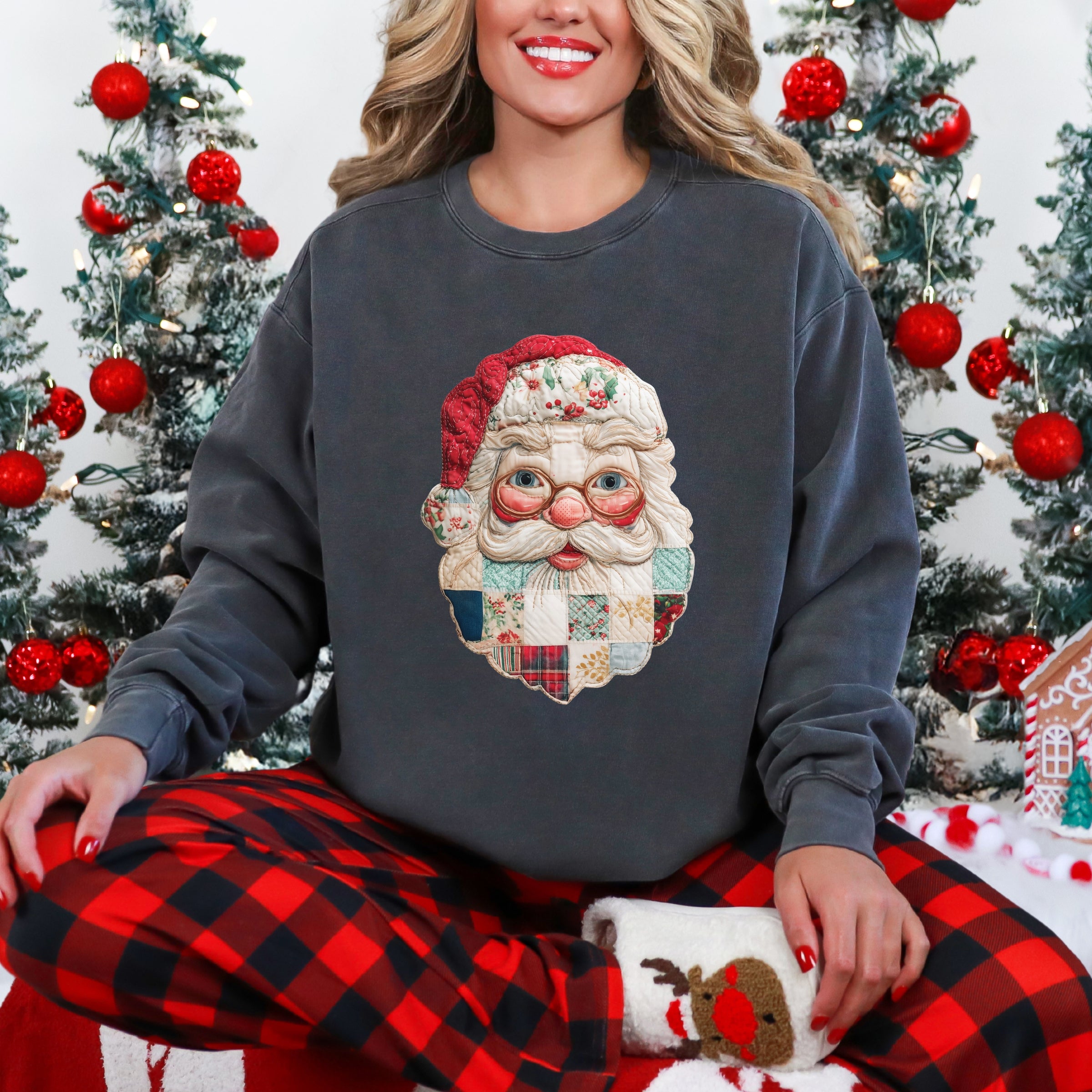 Santa Face Patchwork Print - Women's Garment Dyed Sweatshirt