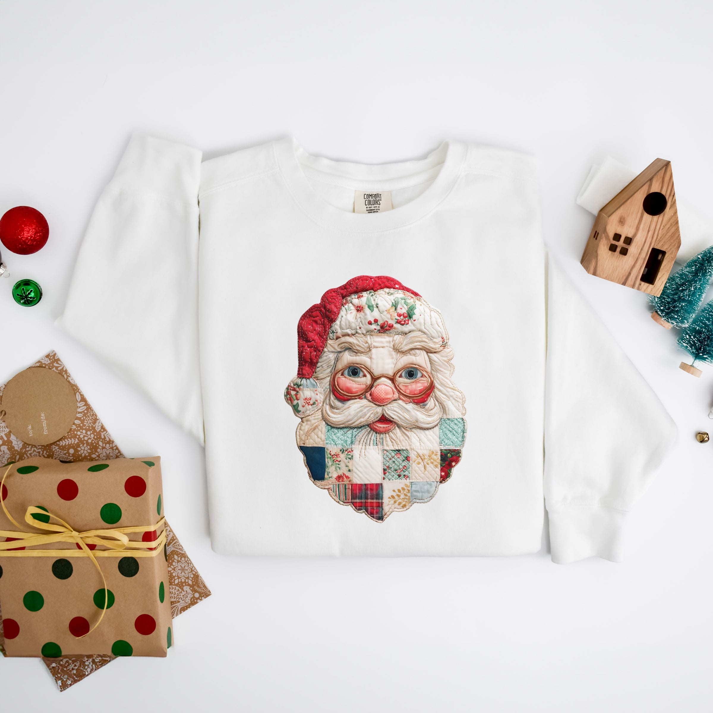 Santa Face Patchwork Print - Women's Garment Dyed Sweatshirt