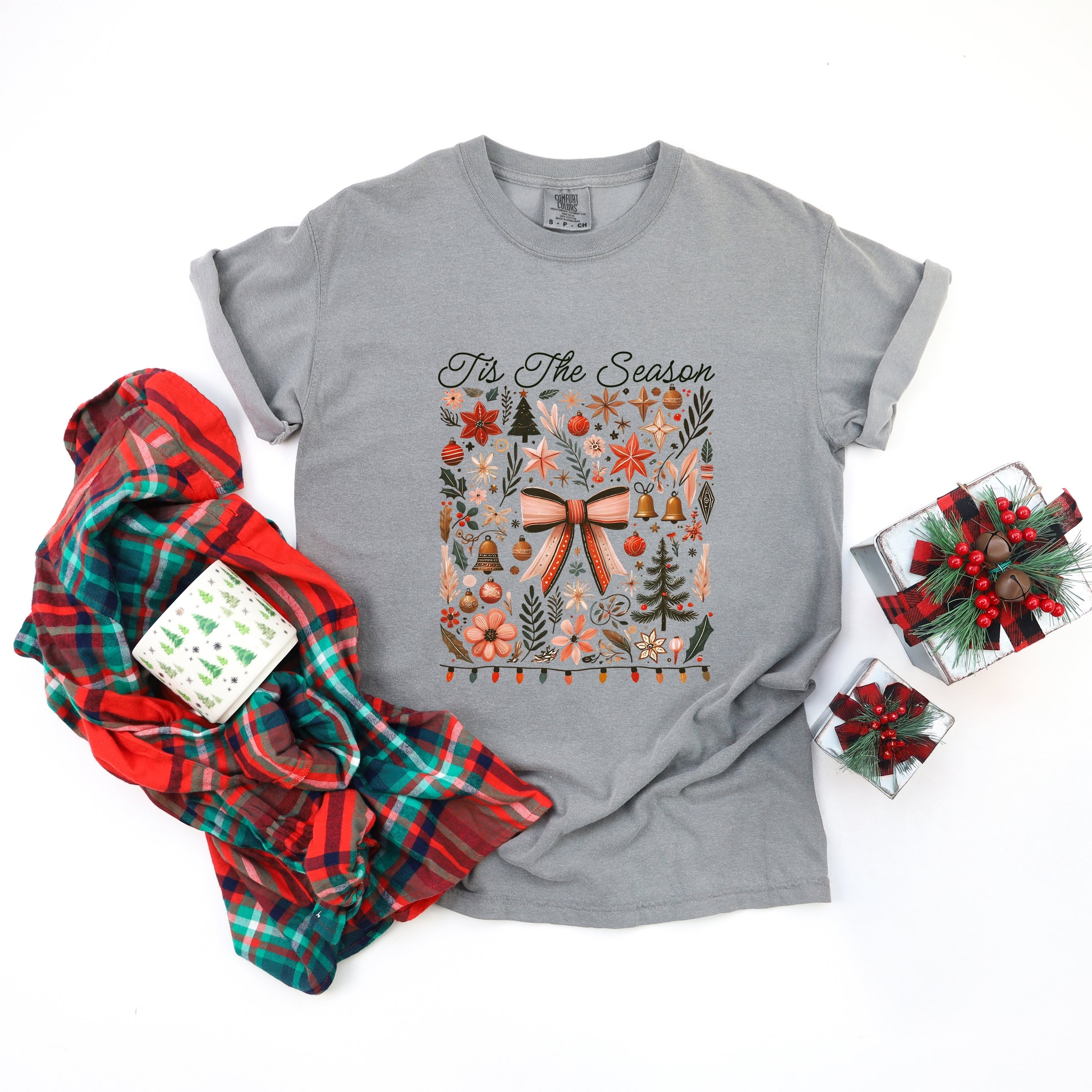 Tis The Season Coquette - Women's Garment Dyed Graphic T-Shirt