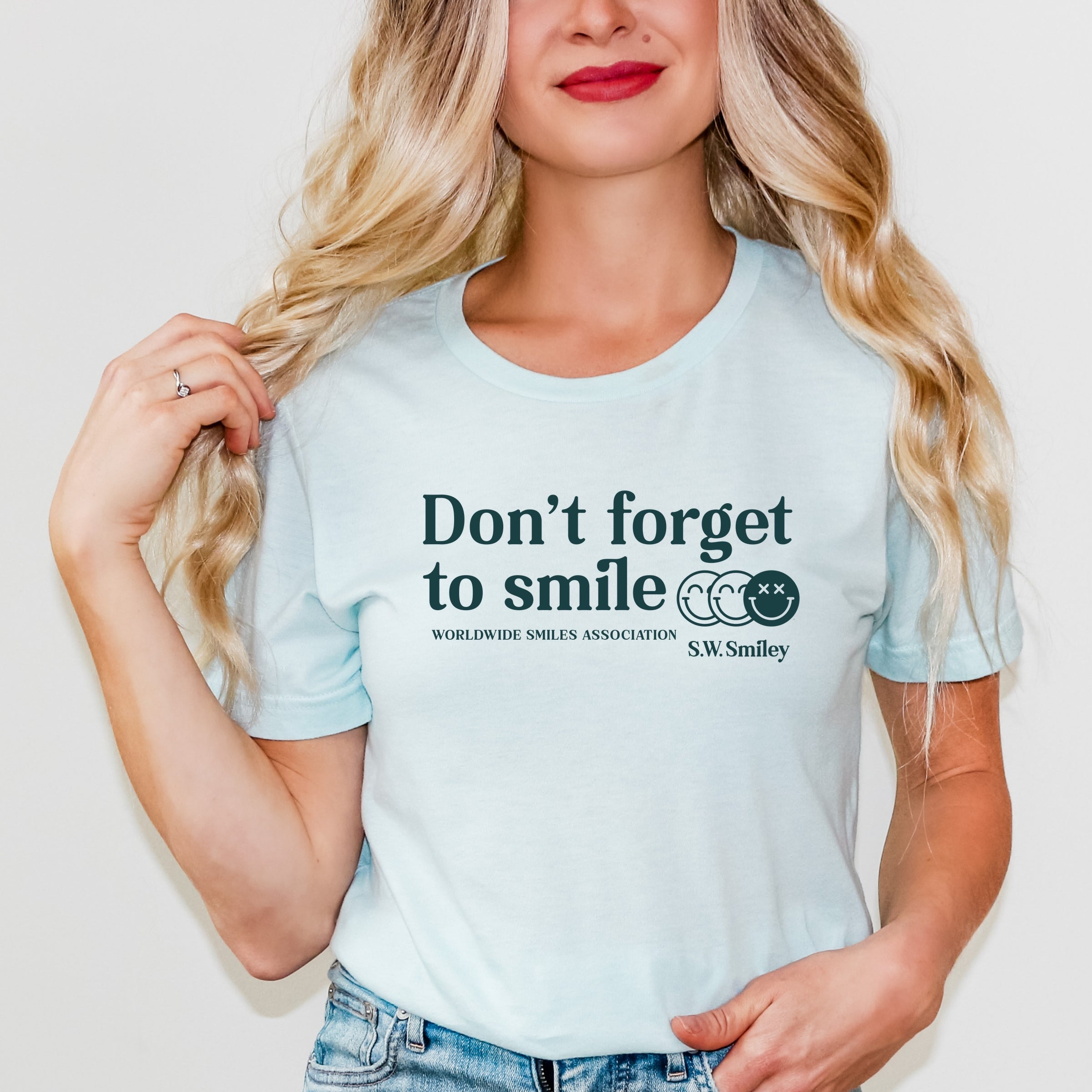 S.W.Smiley Don't Forget To Smile - Women's Short Sleeve Graphic T-Shirt
