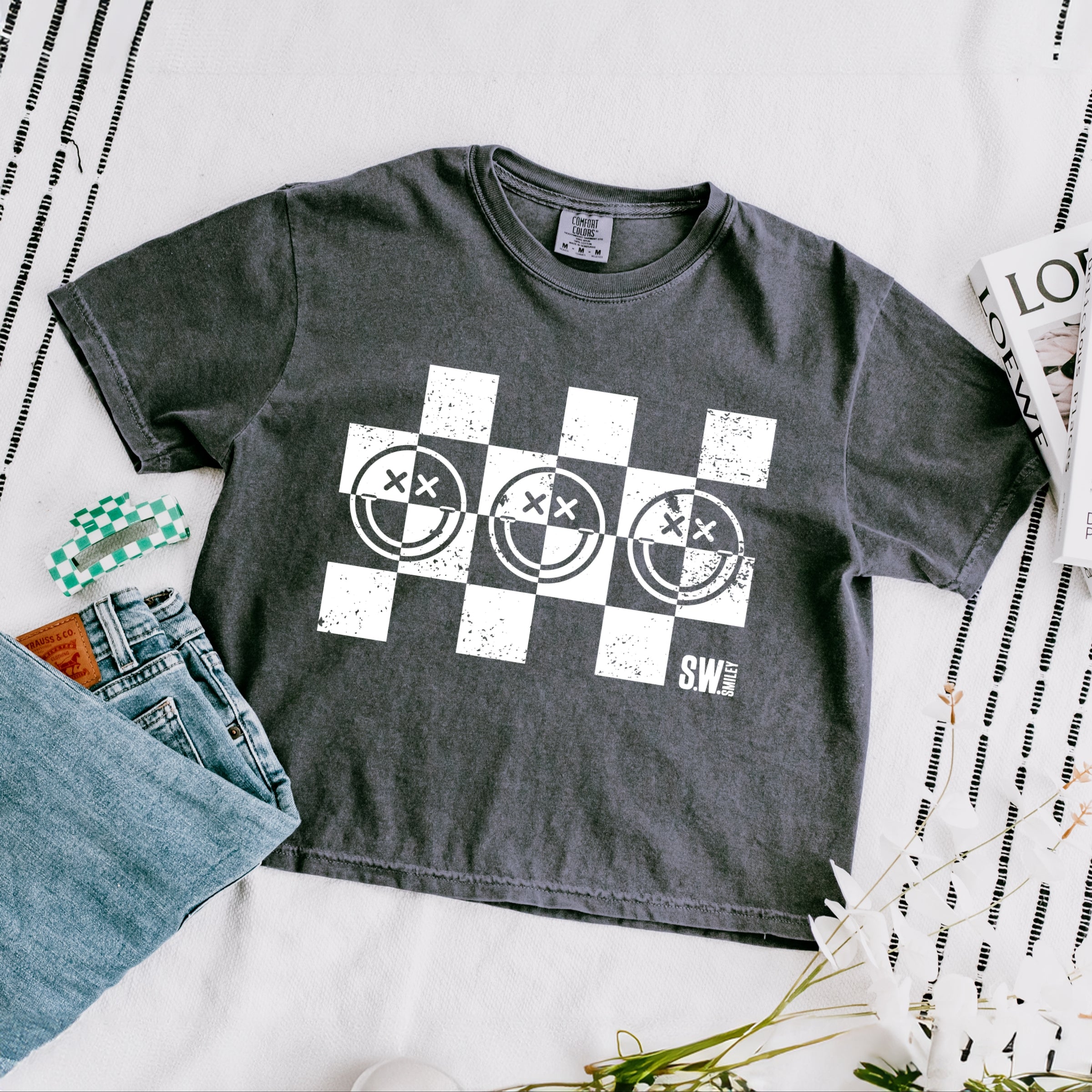 S.W.Smiley Checkered X Face - Women's Boxy Crop Top Graphic T-Shirt