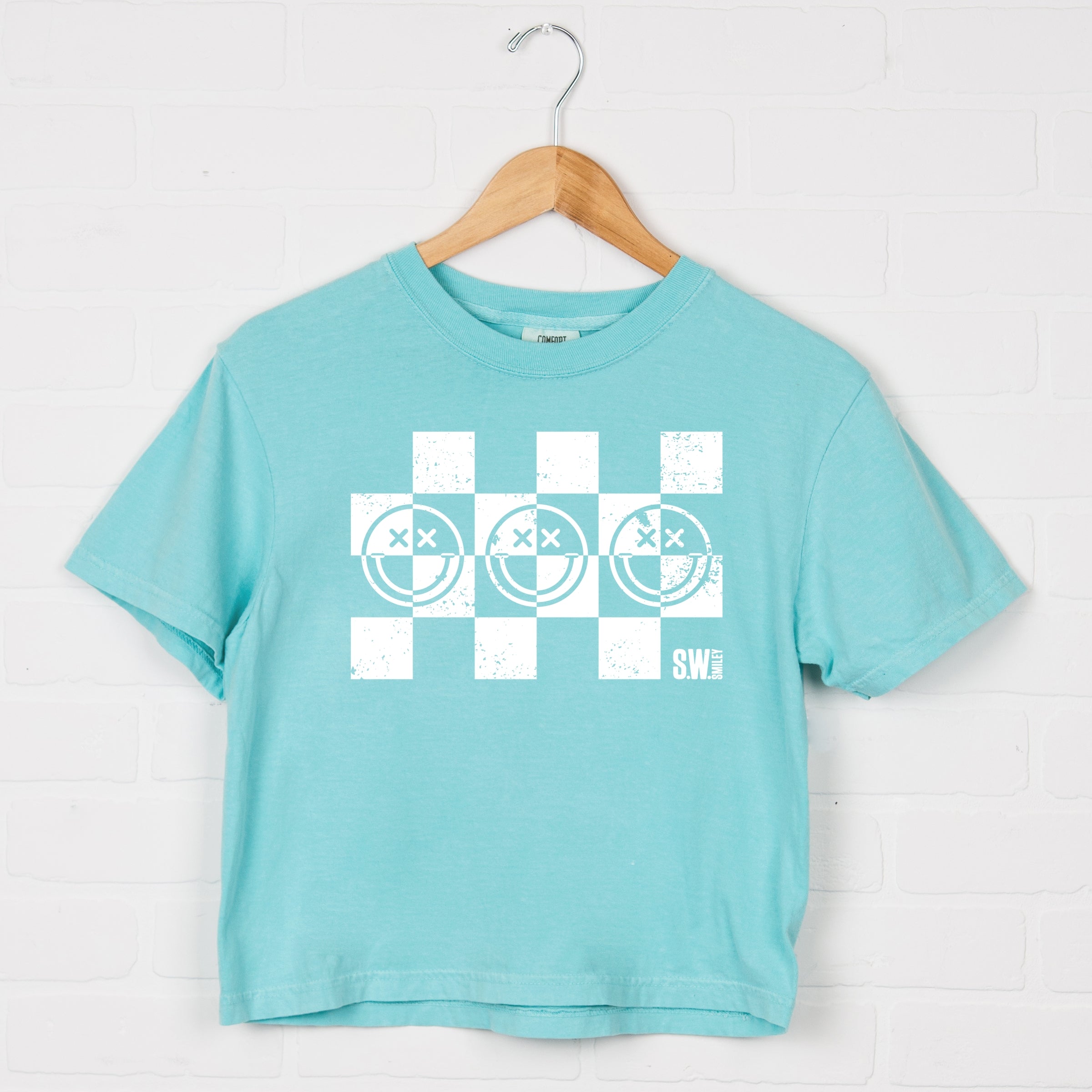 S.W.Smiley Checkered X Face - Women's Boxy Crop Top Graphic T-Shirt