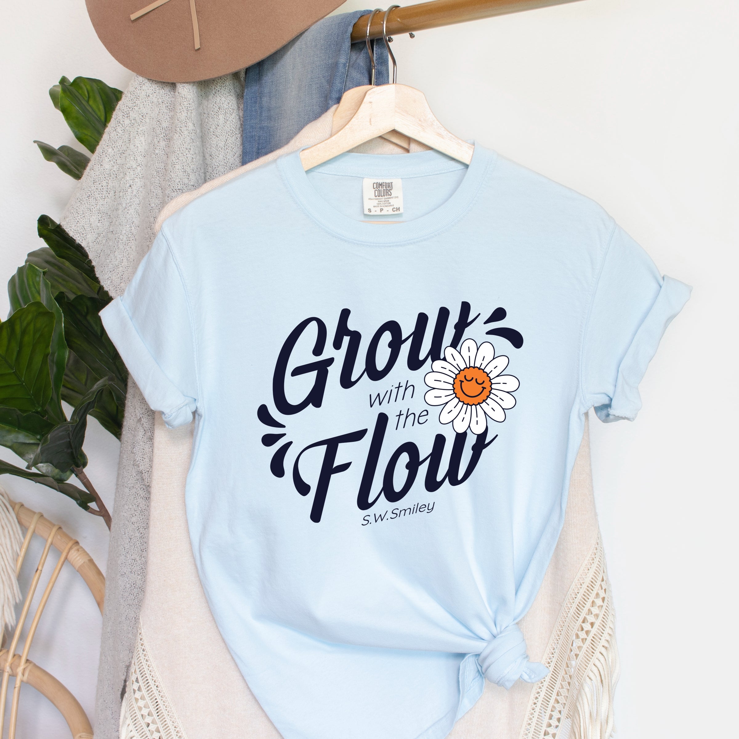 S.W.Smiley Grow With The Flow Flower - Women's Garment Dyed Graphic T-Shirt