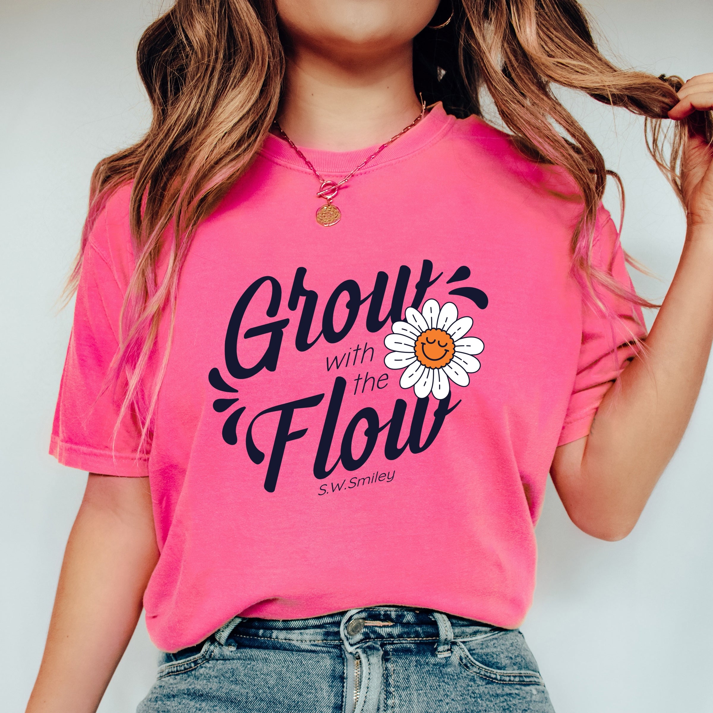 S.W.Smiley Grow With The Flow Flower - Women's Garment Dyed Graphic T-Shirt