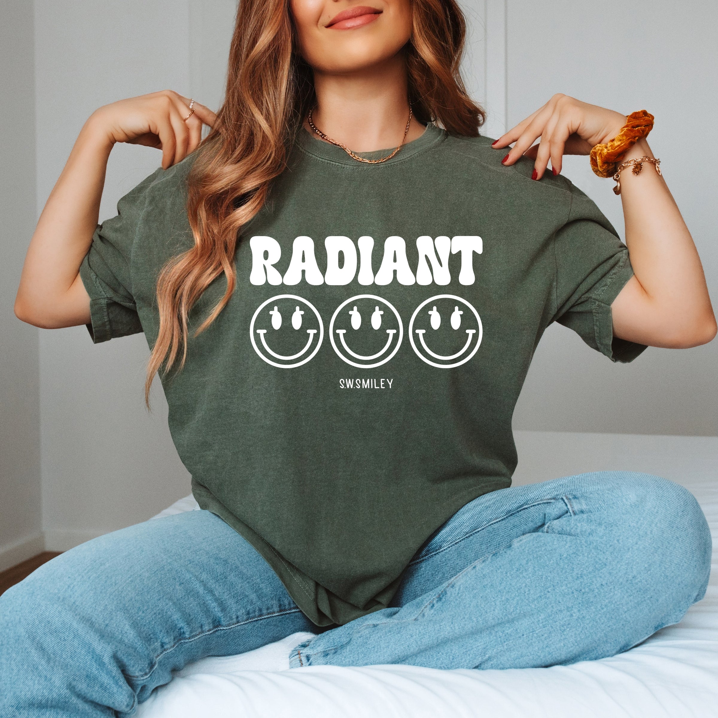 S.W.Smiley Radiant Groovy Outline - Women's Garment Dyed Graphic T-Shirt