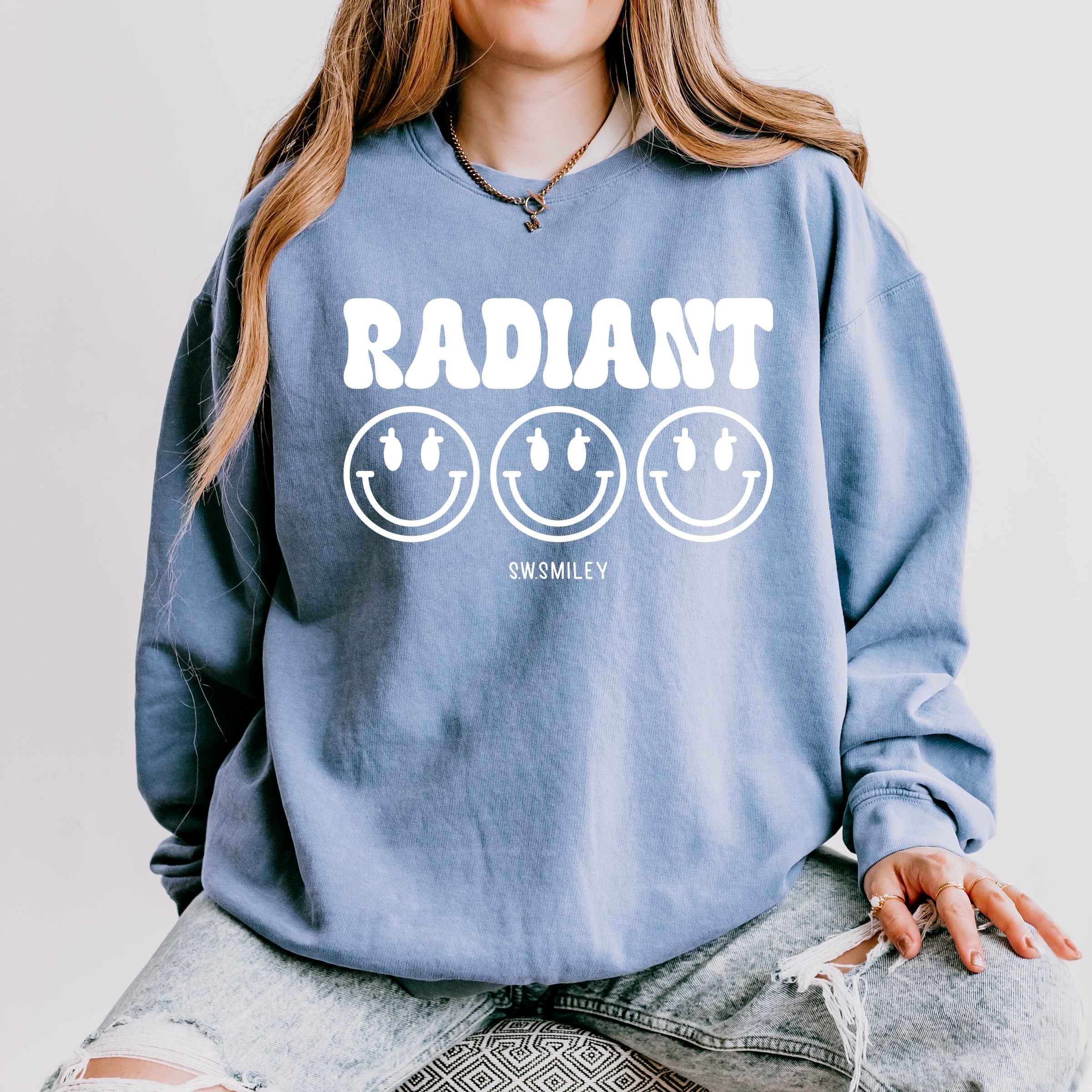 S.W.Smiley Radiant Groovy Outline - Women's Lightweight Garment Dyed Sweatshirt