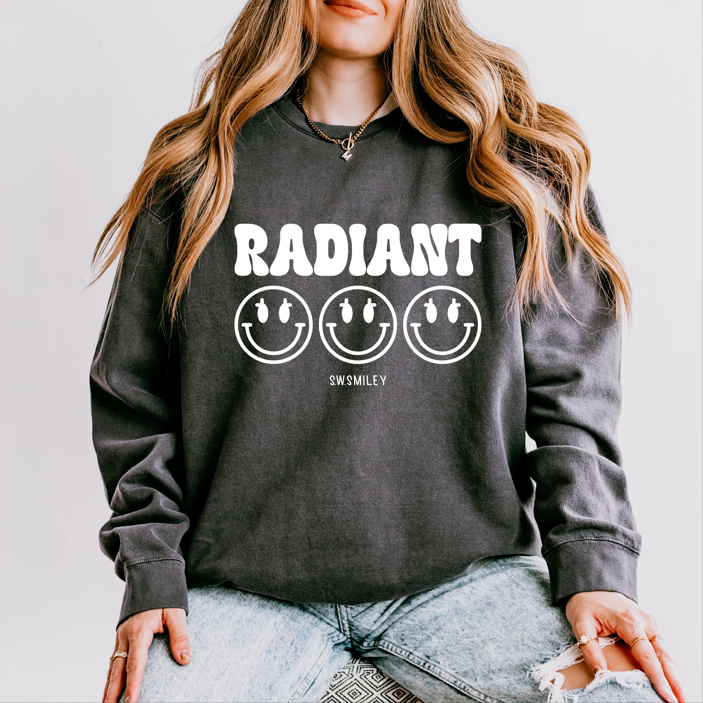 S.W.Smiley Radiant Groovy Outline - Women's Lightweight Garment Dyed Sweatshirt