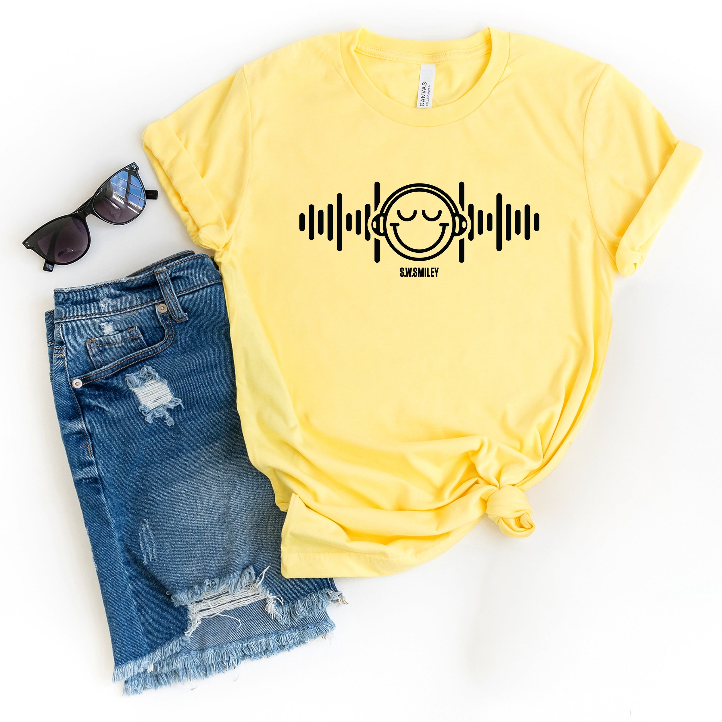 S.W.Smiley Headphones Music - Women's Short Sleeve Graphic T-Shirt